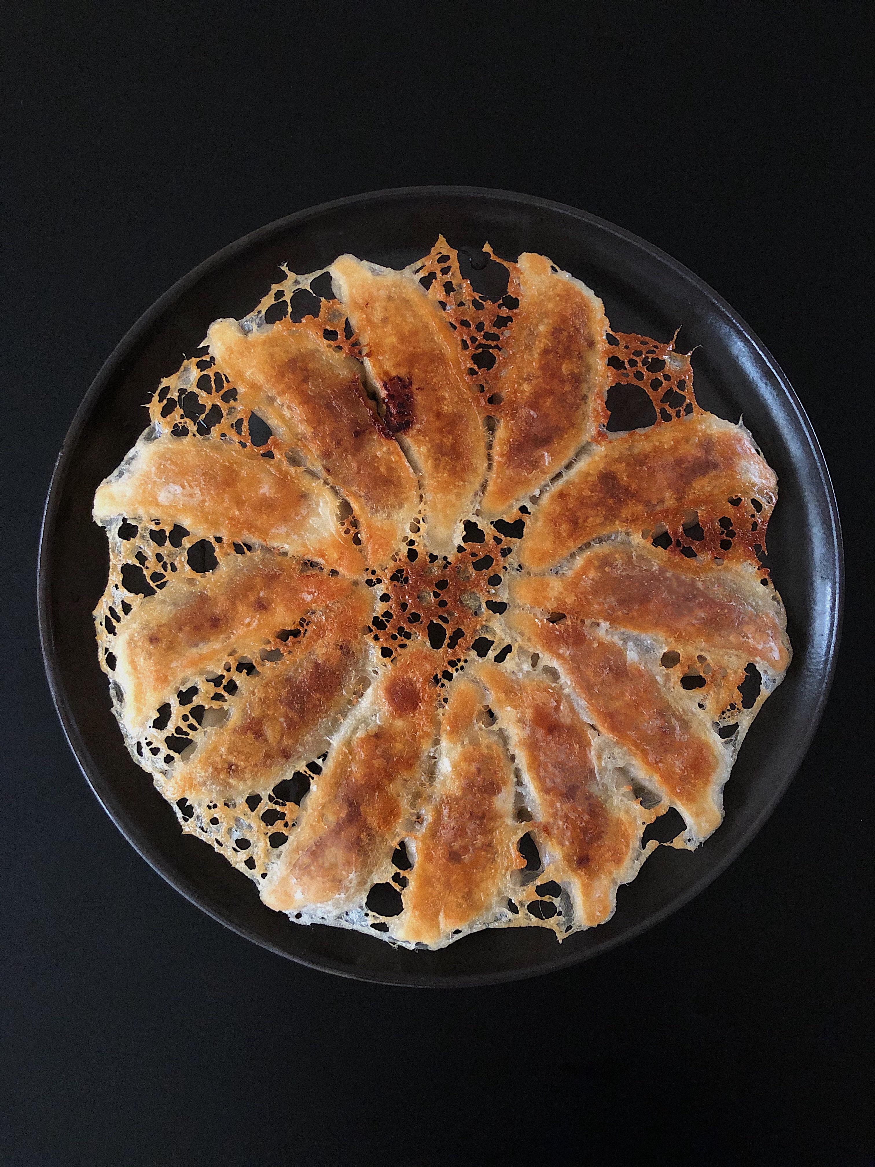 Finally achieved a skirt on my dumplings! r/bon_appetit