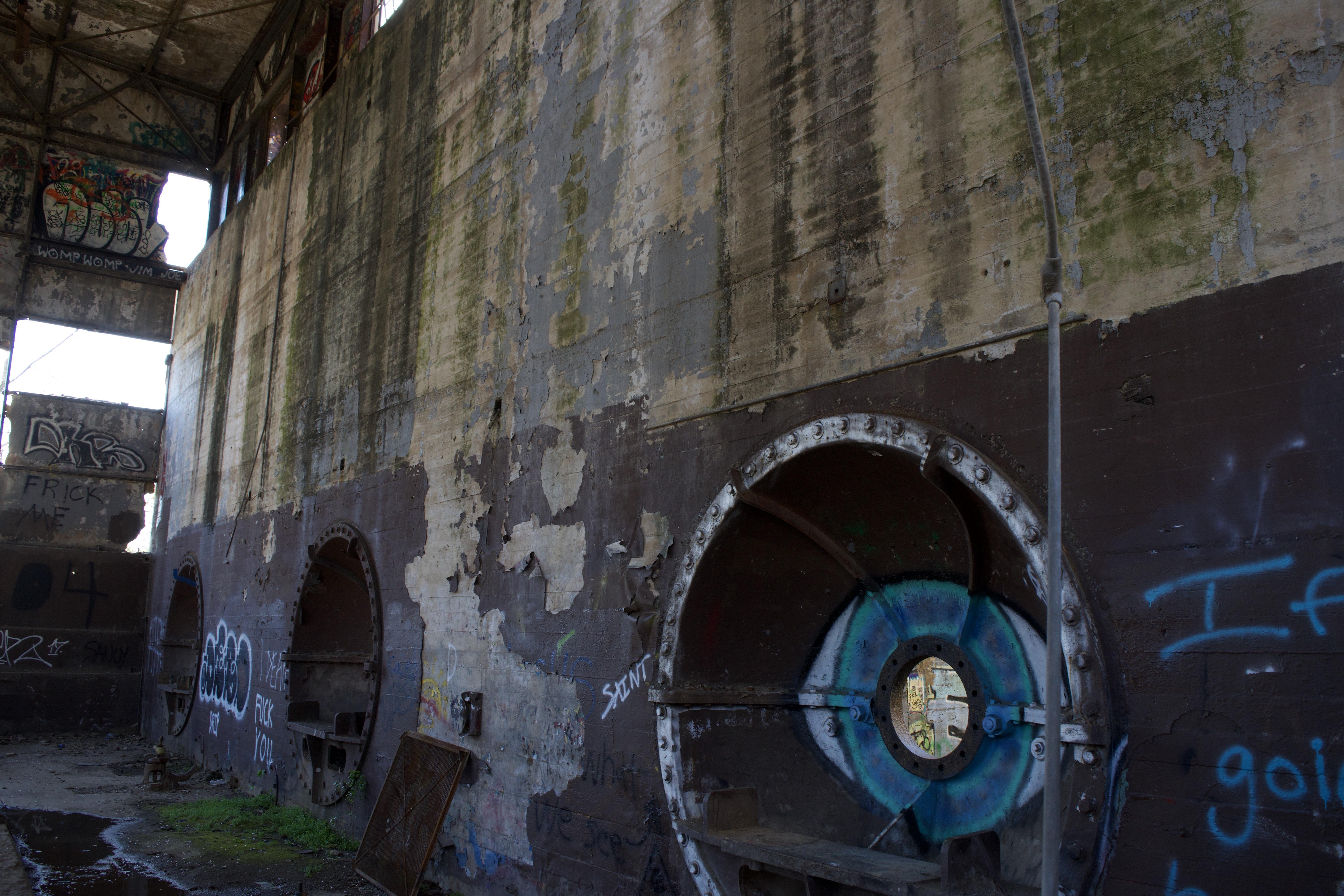 Abandoned pump house on Belle Isle r/urbanexploration