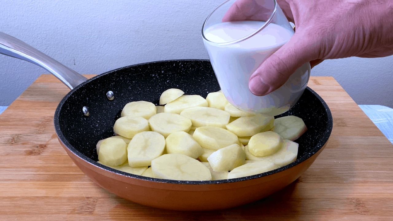 Milk potatoes 😋 An easy and quick dinner meal, and it tastes great 👍 🔝