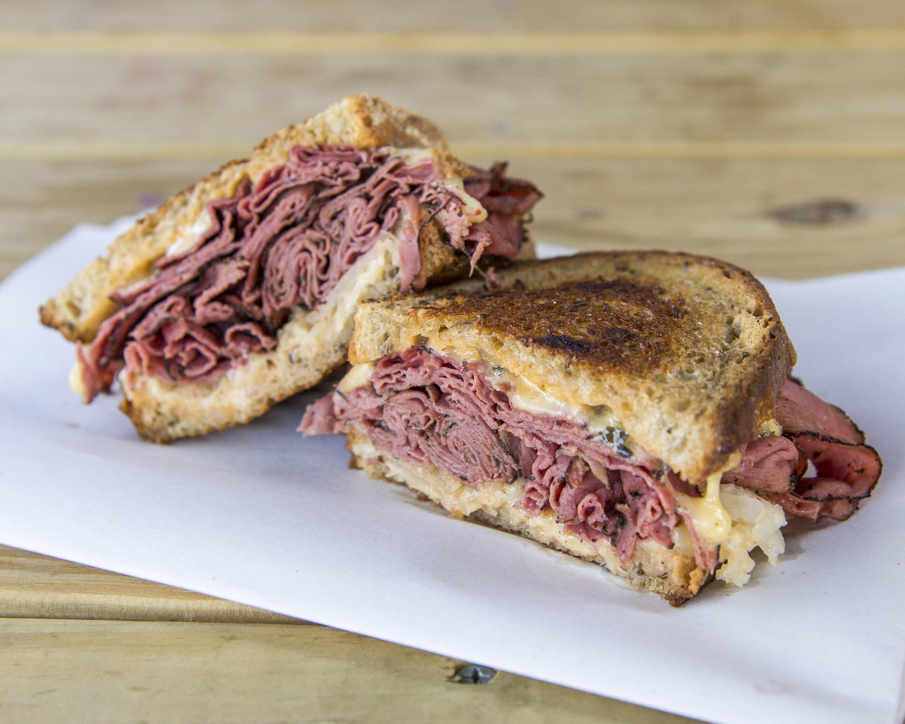 Pastrami Reuben [oc][2880x2304] r/FoodPorn