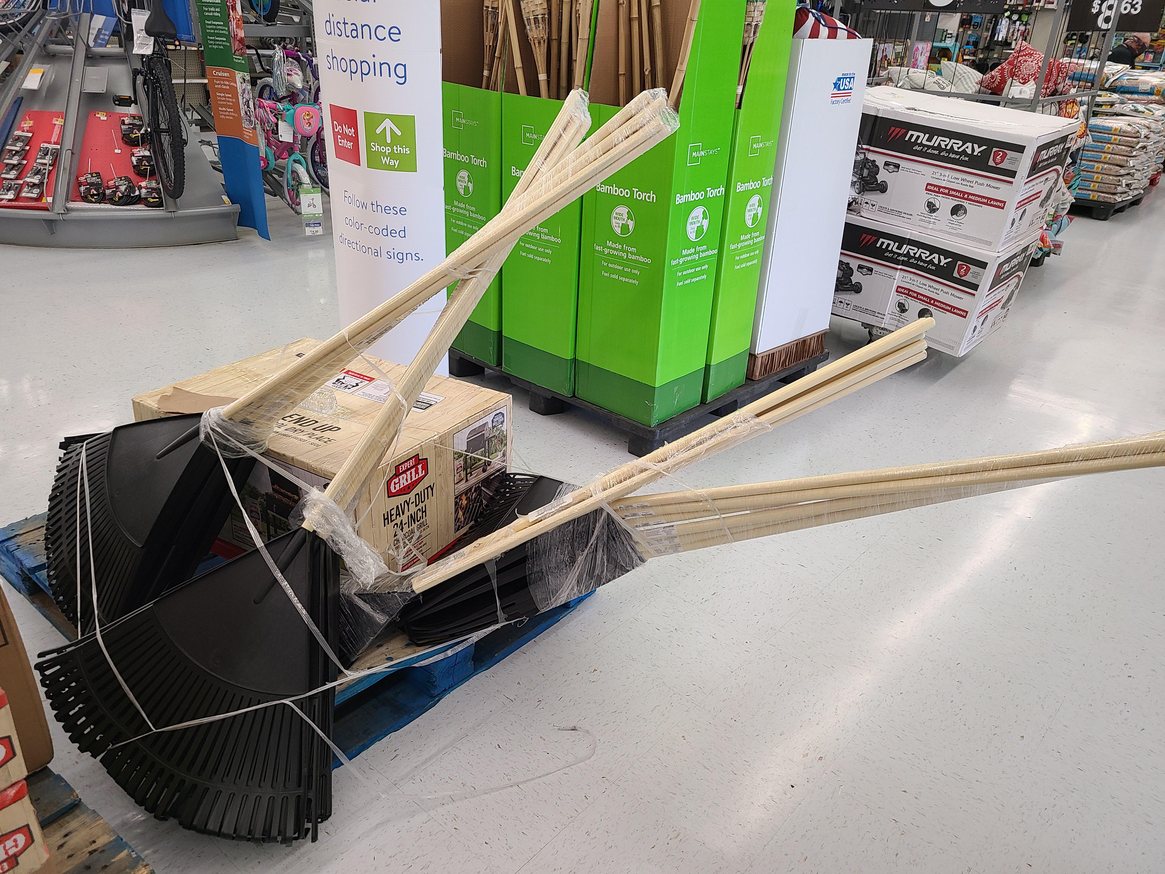 Cap 2 brought this out STRAIGHT OFF THE TRUCK r/walmart