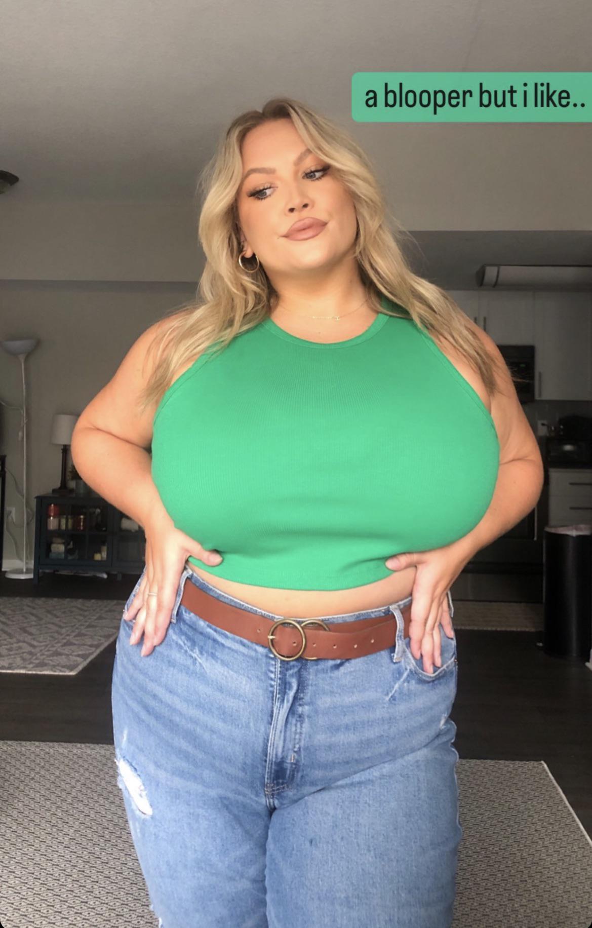 Big green : 2busty2hide