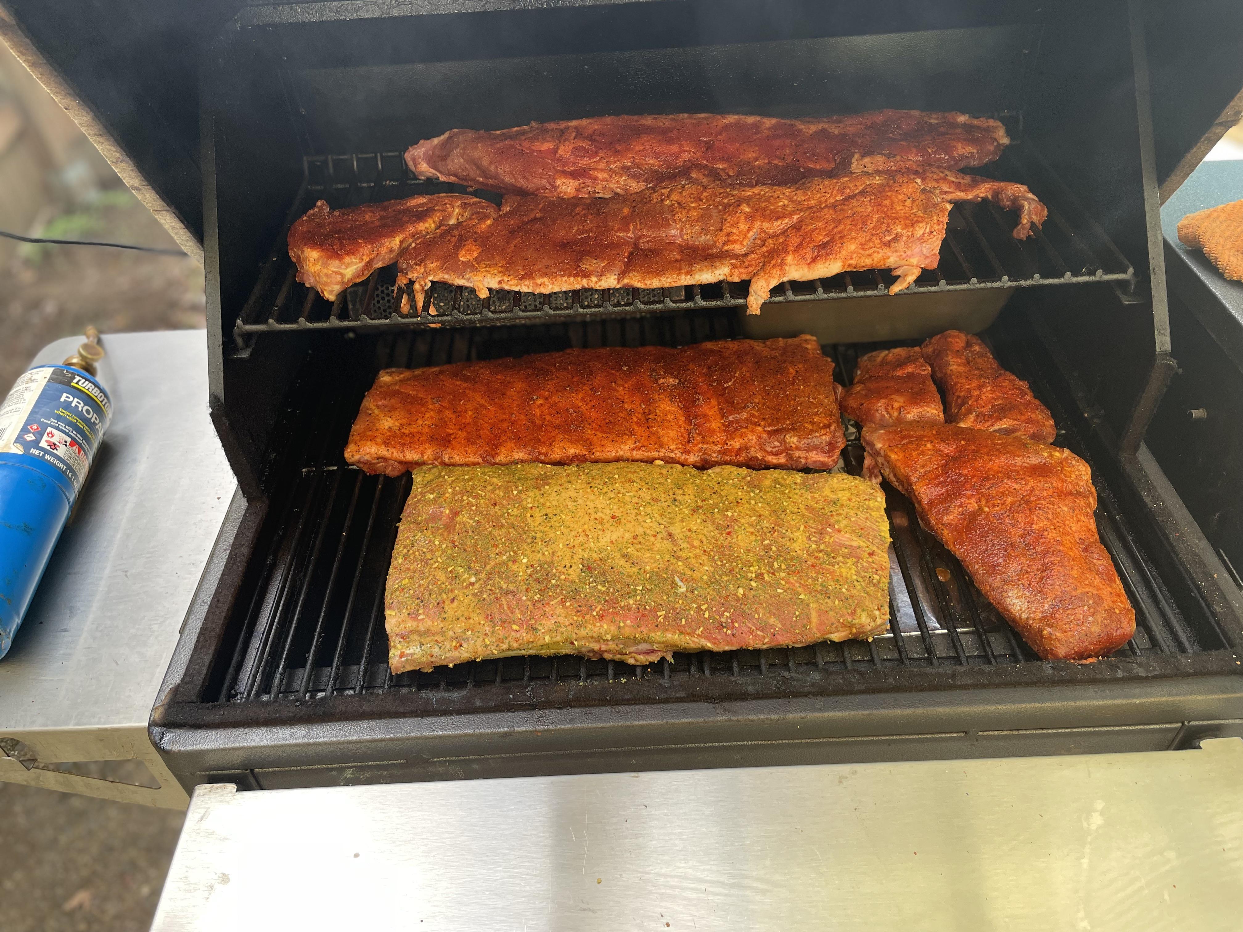 St. Louis racks and some rib tips for TNF game. Go Hawks! r/Traeger