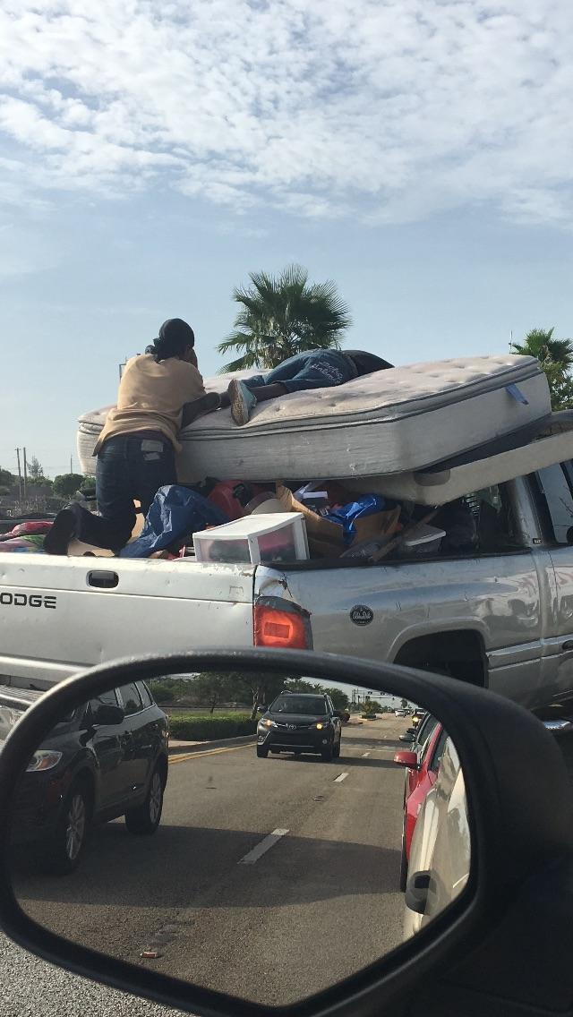 Second best way to deliver a mattress r/funny