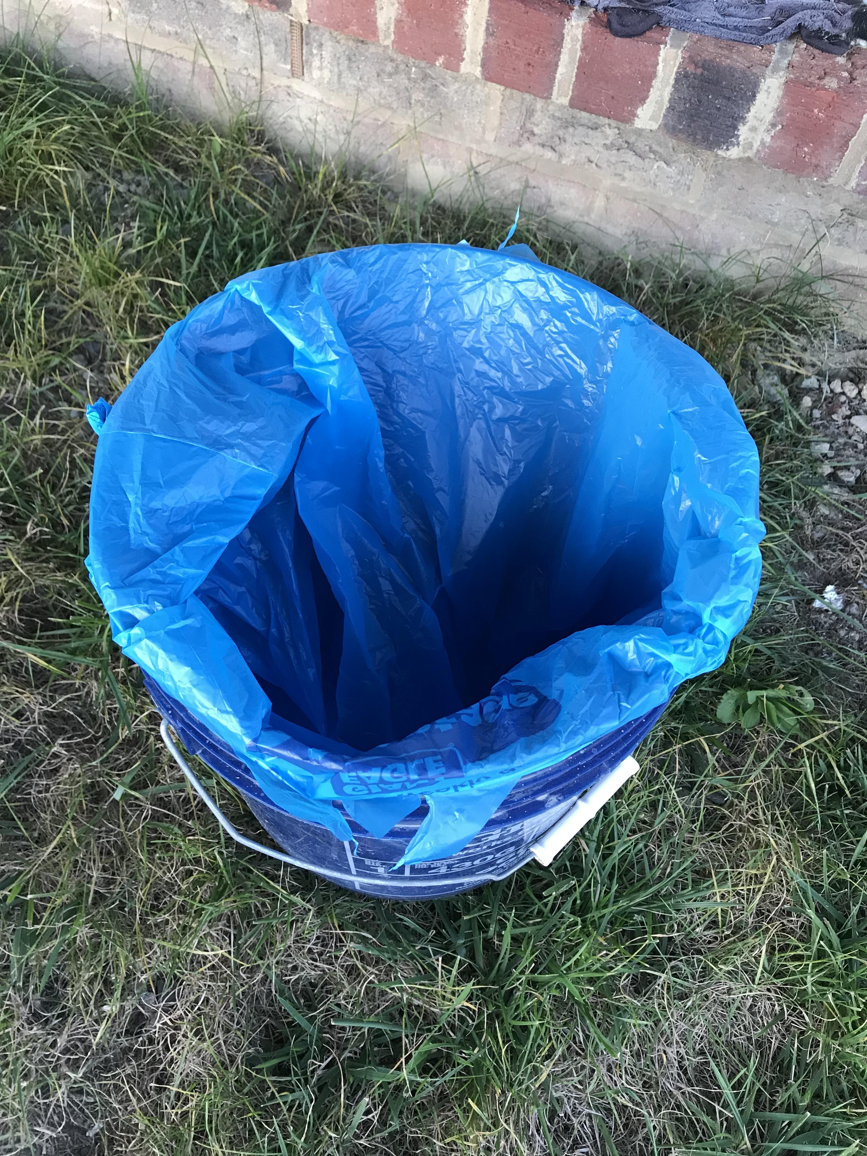 Tie a 1 small knot in each end of a plastic bag handles and the bag now