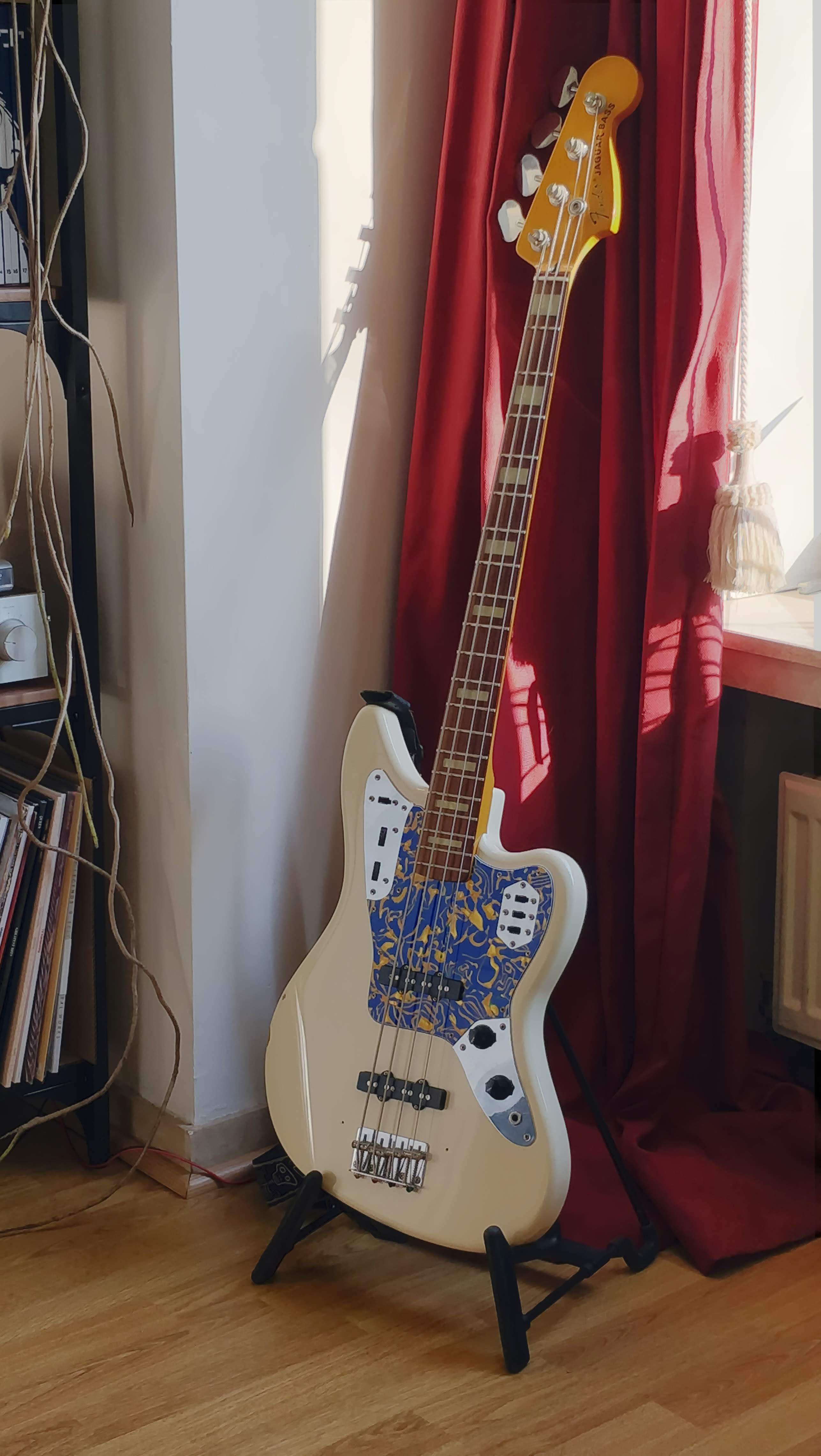 My contribution for more basses in this sub! Fender Jaguar Bass with