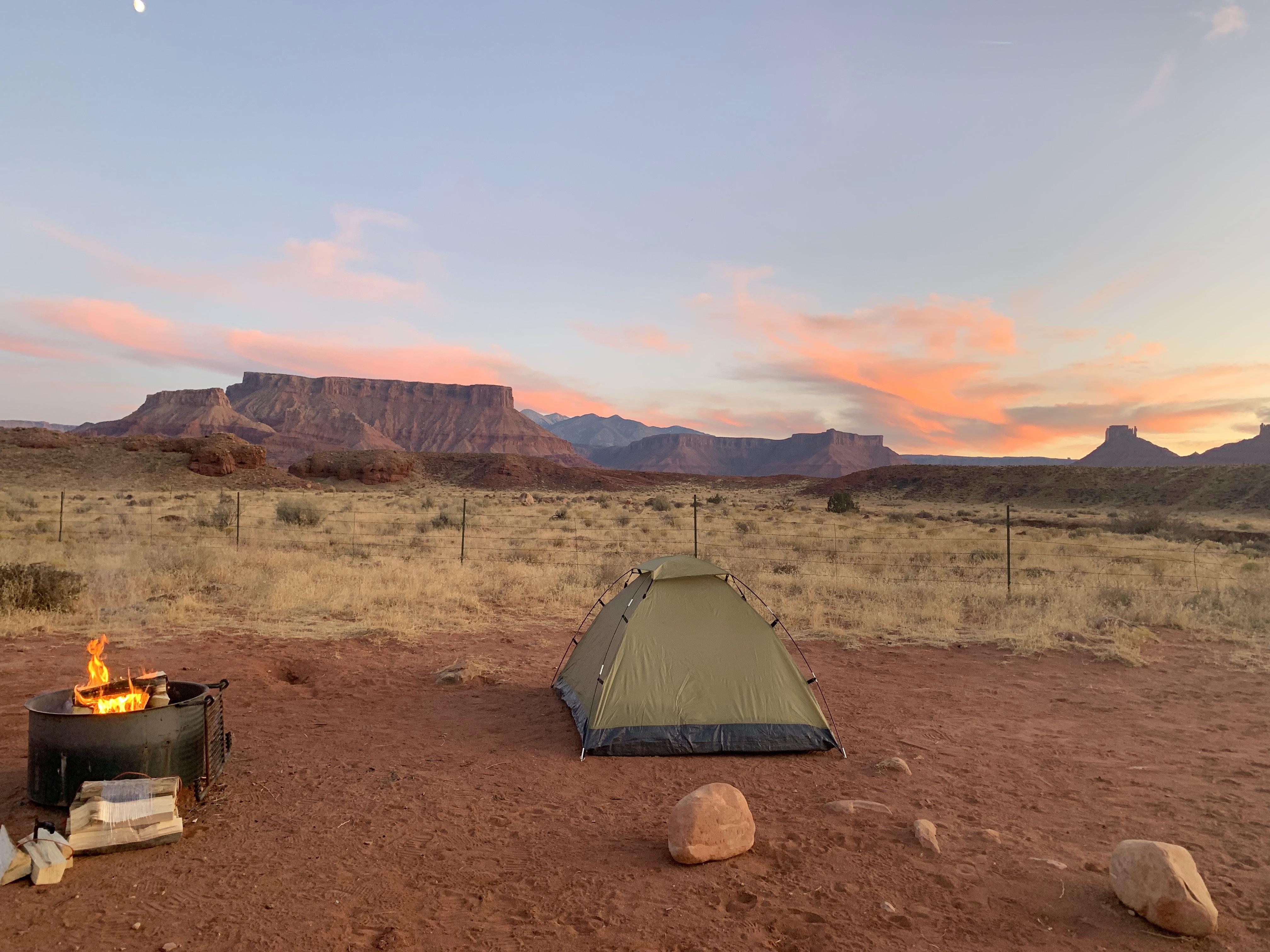 Sunset in Castle Valley Utah r/camping