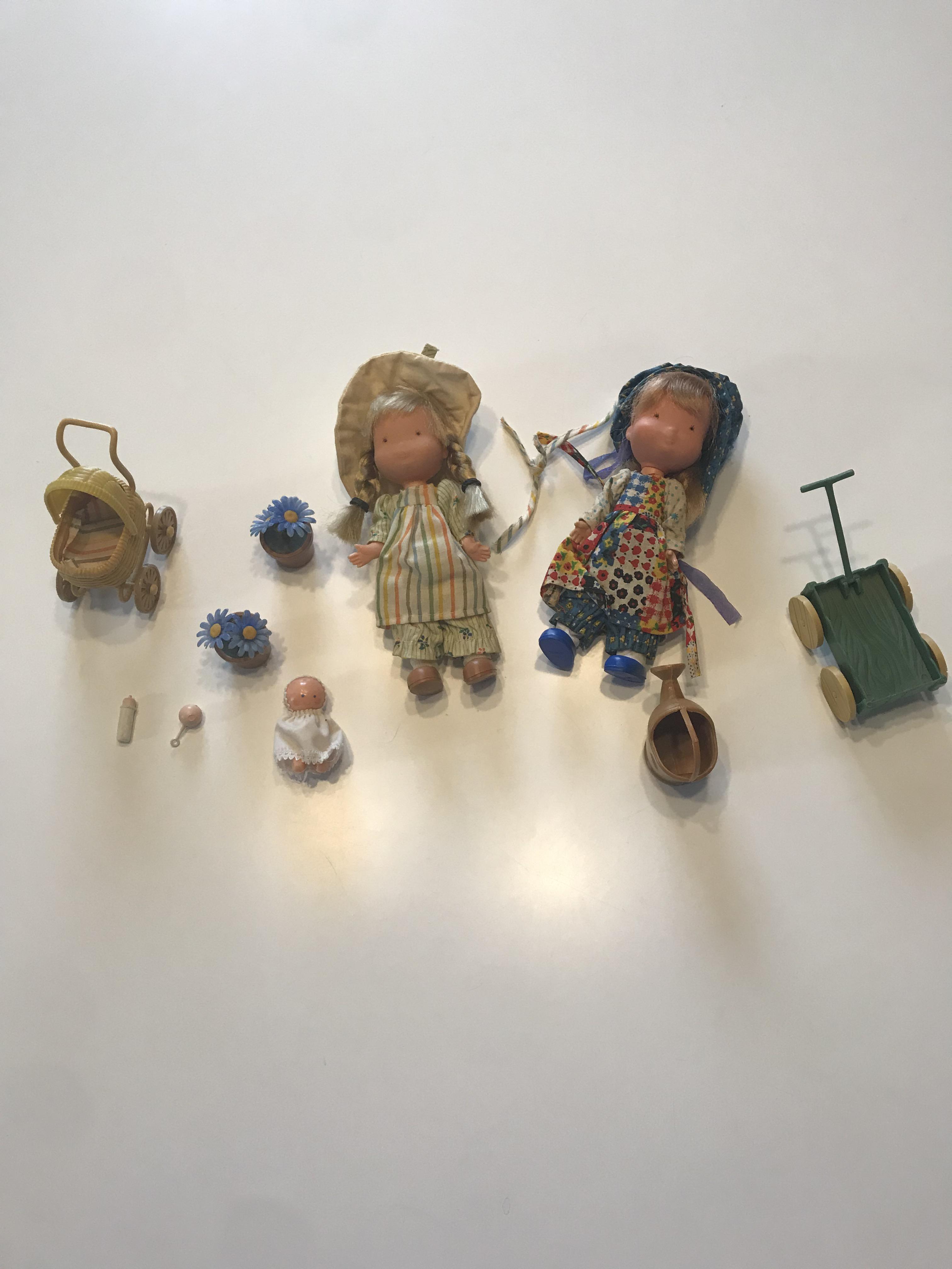 Could someone tell me what these dolls are and if they’re worth