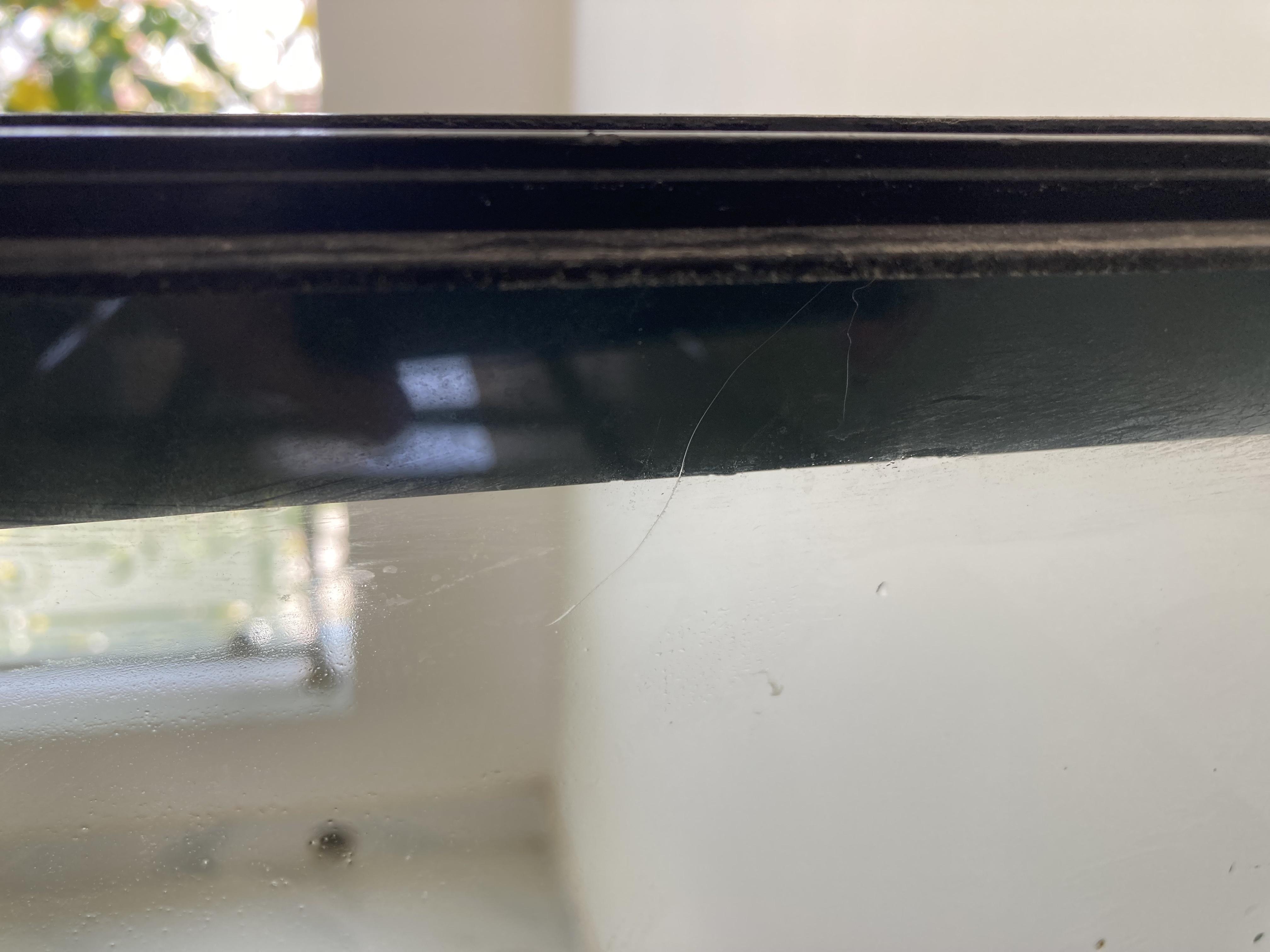 How bad is this crack on my aquarium? r/Aquariums