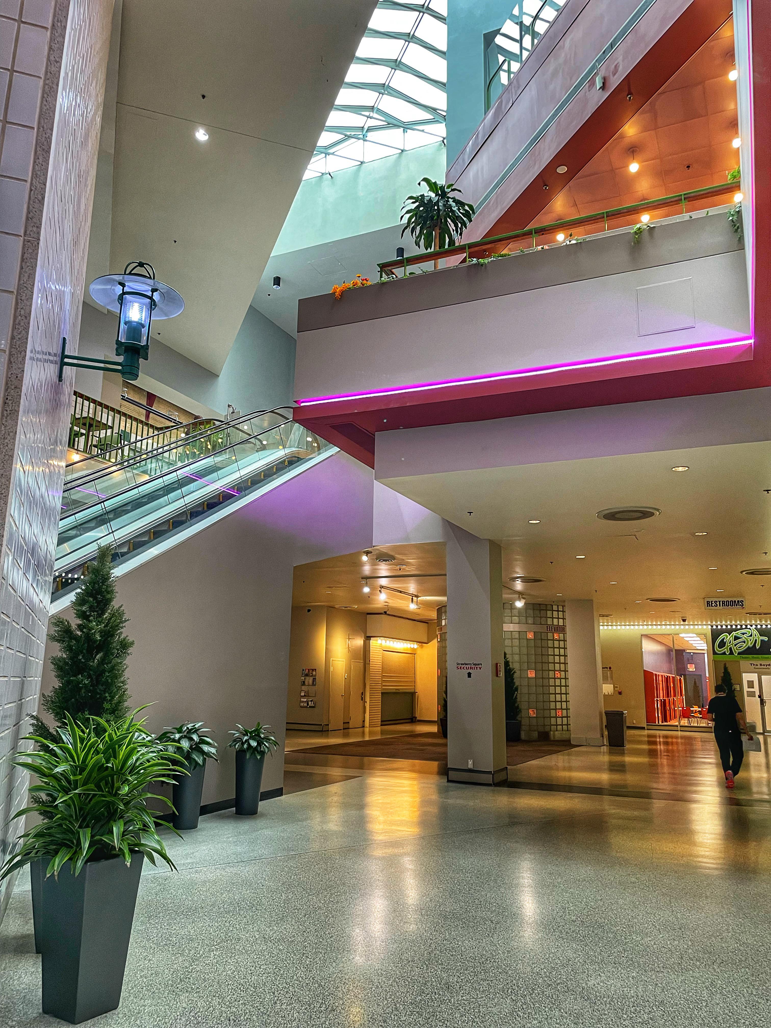 Strawberry Square in Downtown Harrisburg, PA r/deadmalls