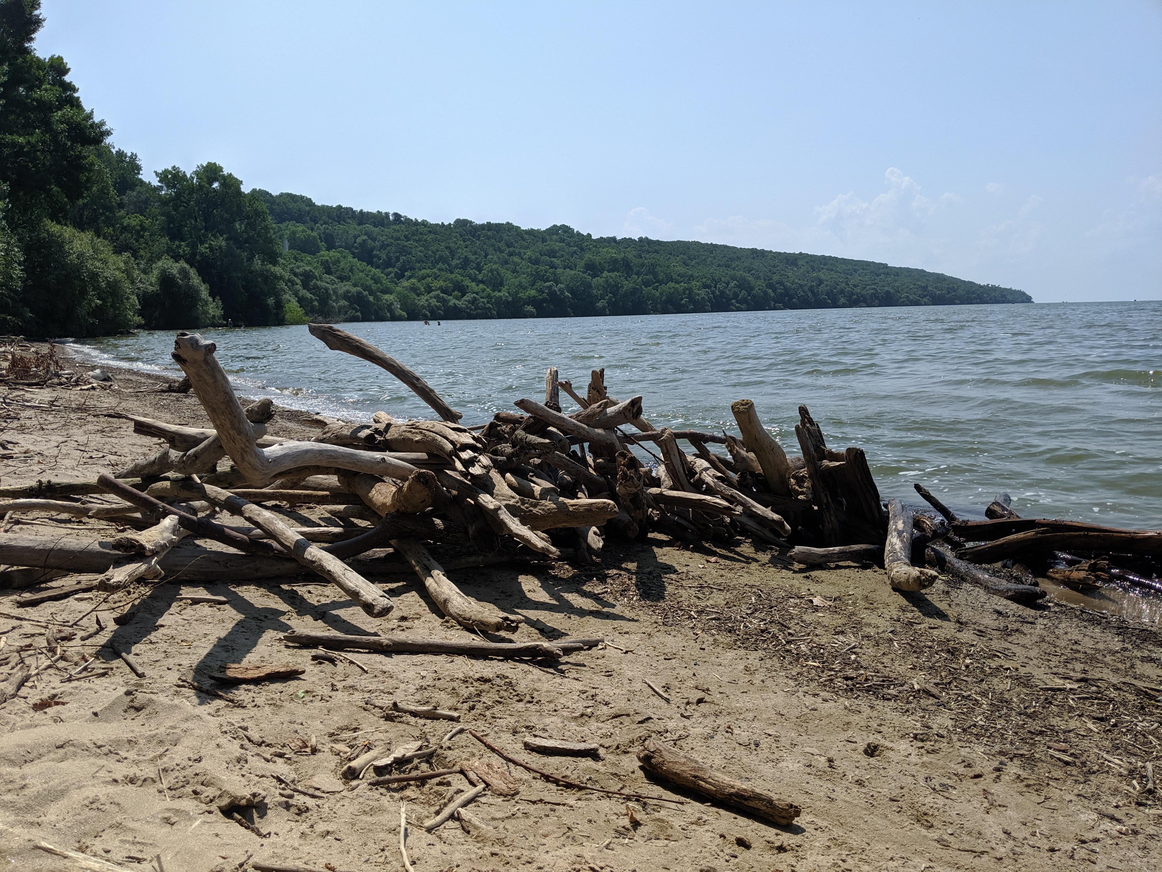 High Cliff State Park Beach [4032x3024][OC] r/waterporn