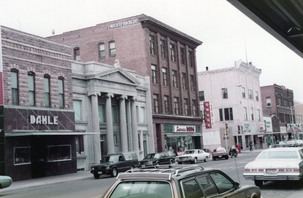 Mitchell, South Dakota May 1983 r/SouthDakota