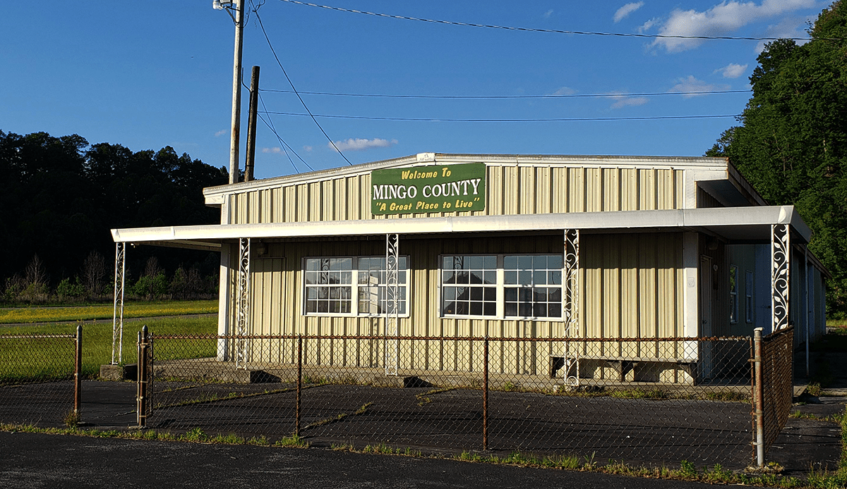 Building at nowclosed Mingo County Airport in Williamson. r/WestVirginia