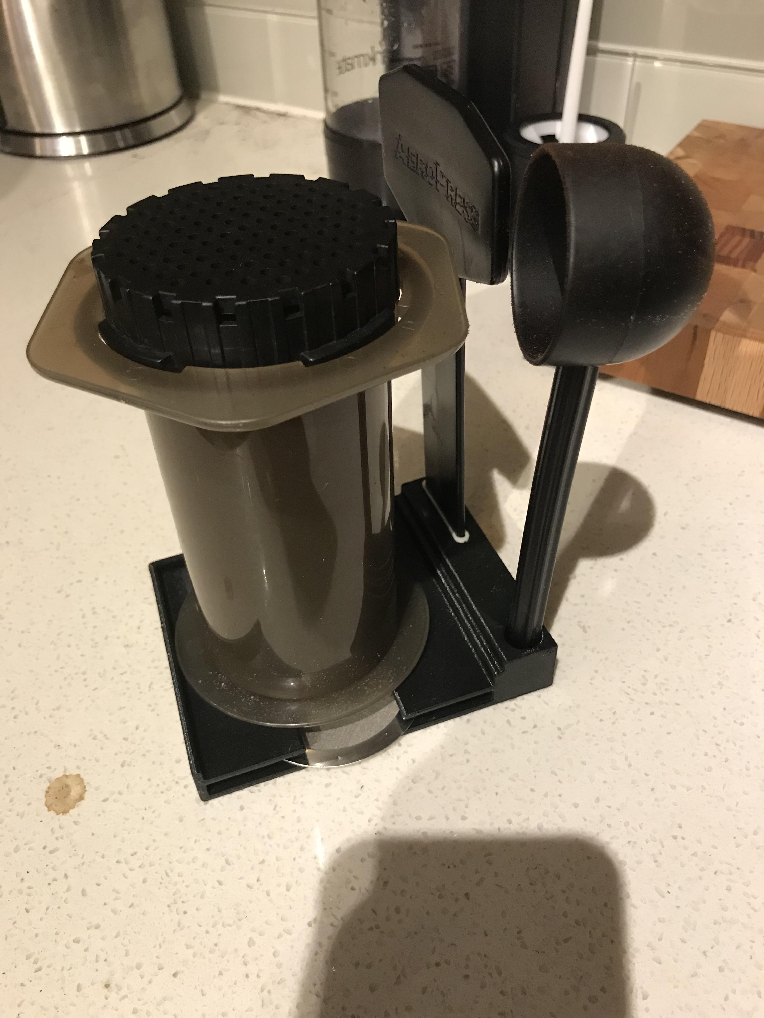 Made a thing to organize my aero press and accessories r/functionalprint