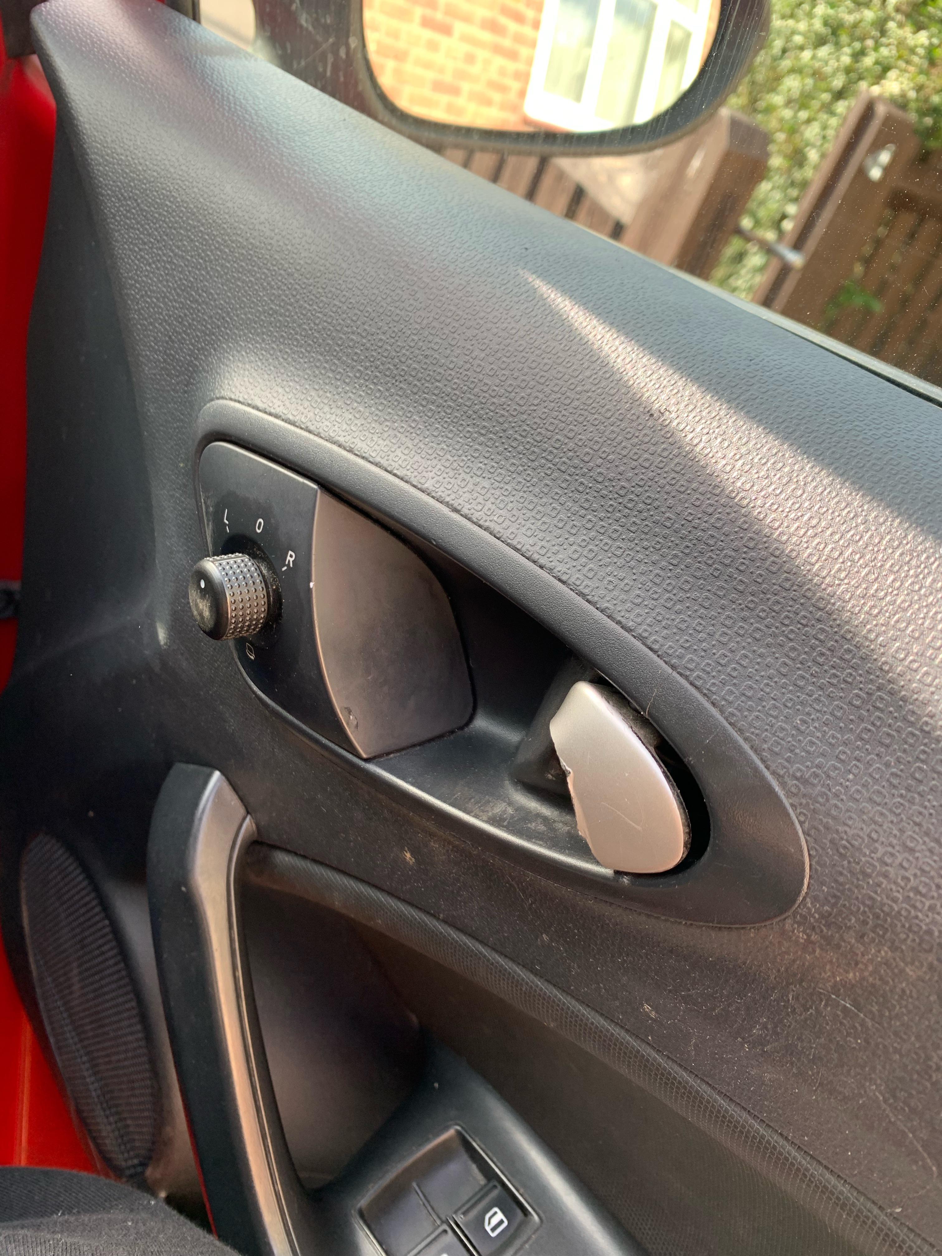 Does anybody else have issues with their Seat Door handles