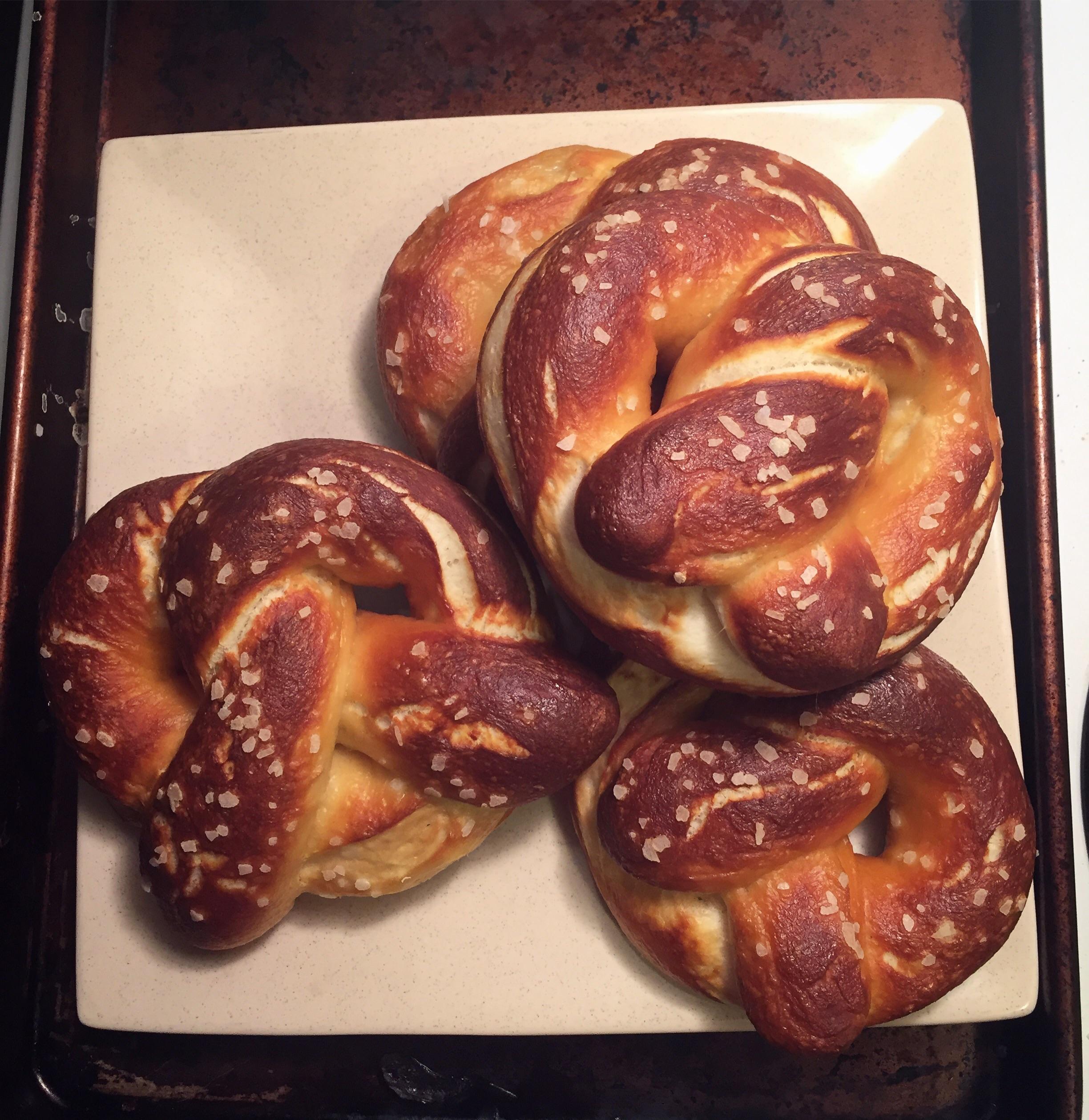 [Homemade] Softbaked pretzels r/food