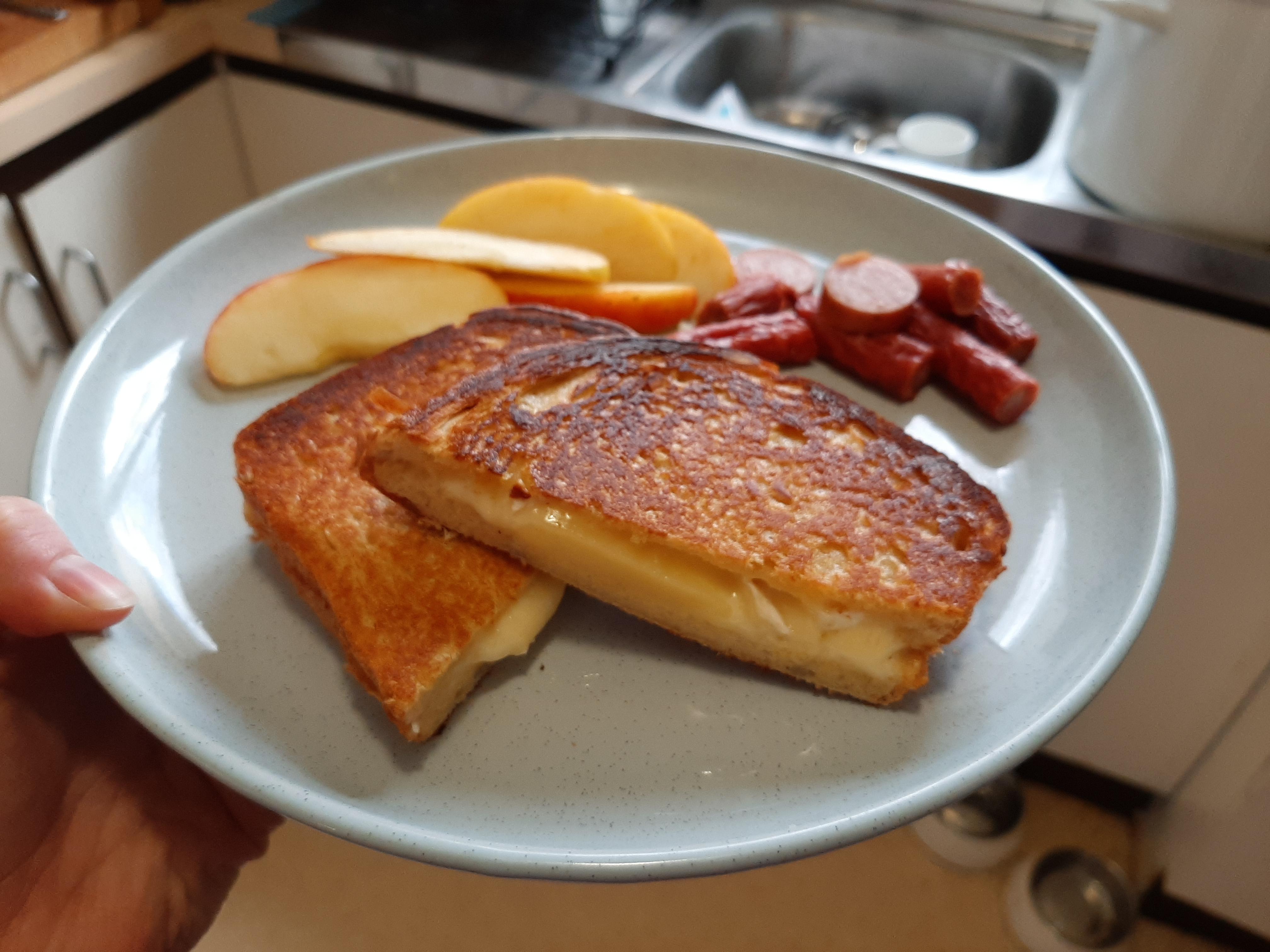 [Homemade] grilled cheese with gouda, havarti and Camembert r/food