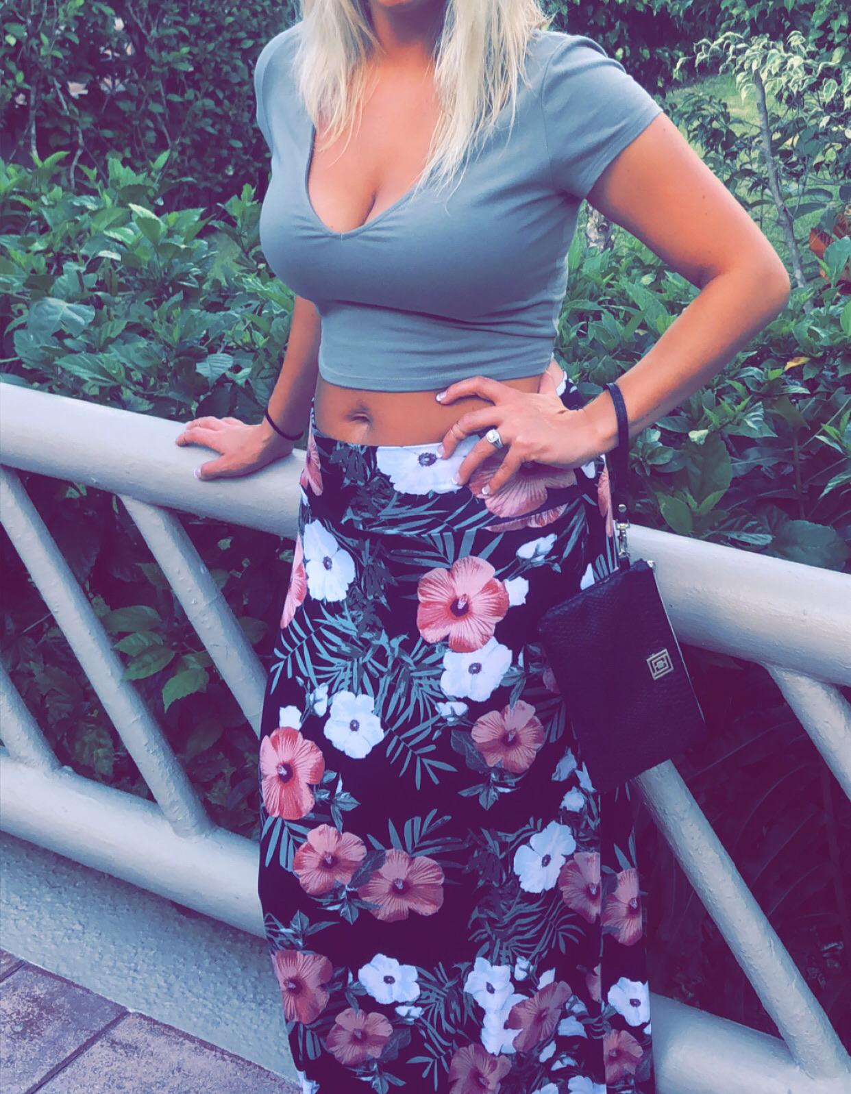 Sexy wife on vacation : wifeporn