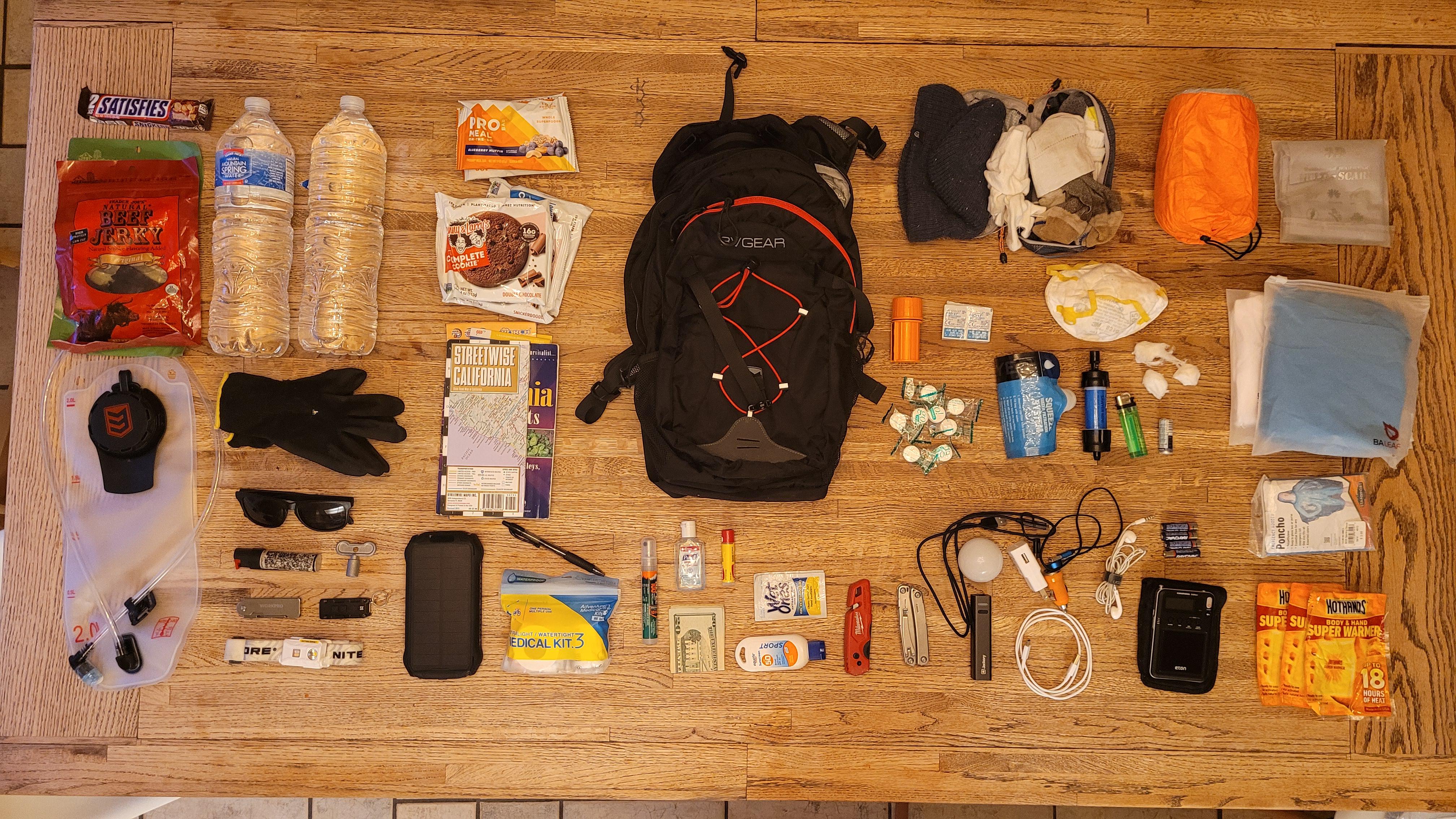 My Urban Get Home Bag 2021! 50+ Miles, 3+ Days (🎒+💧+🔦+🔥+🍫+📻) prepping