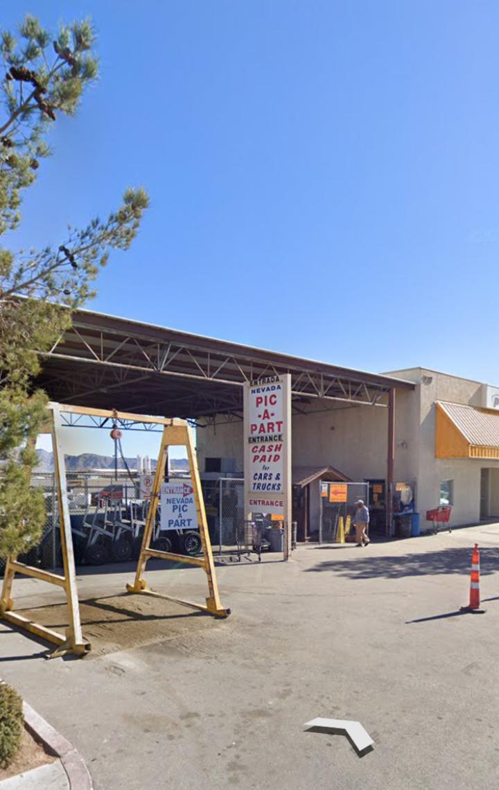 Junkyard in Las Vegas,Nevada what parked in front regularcarreviews