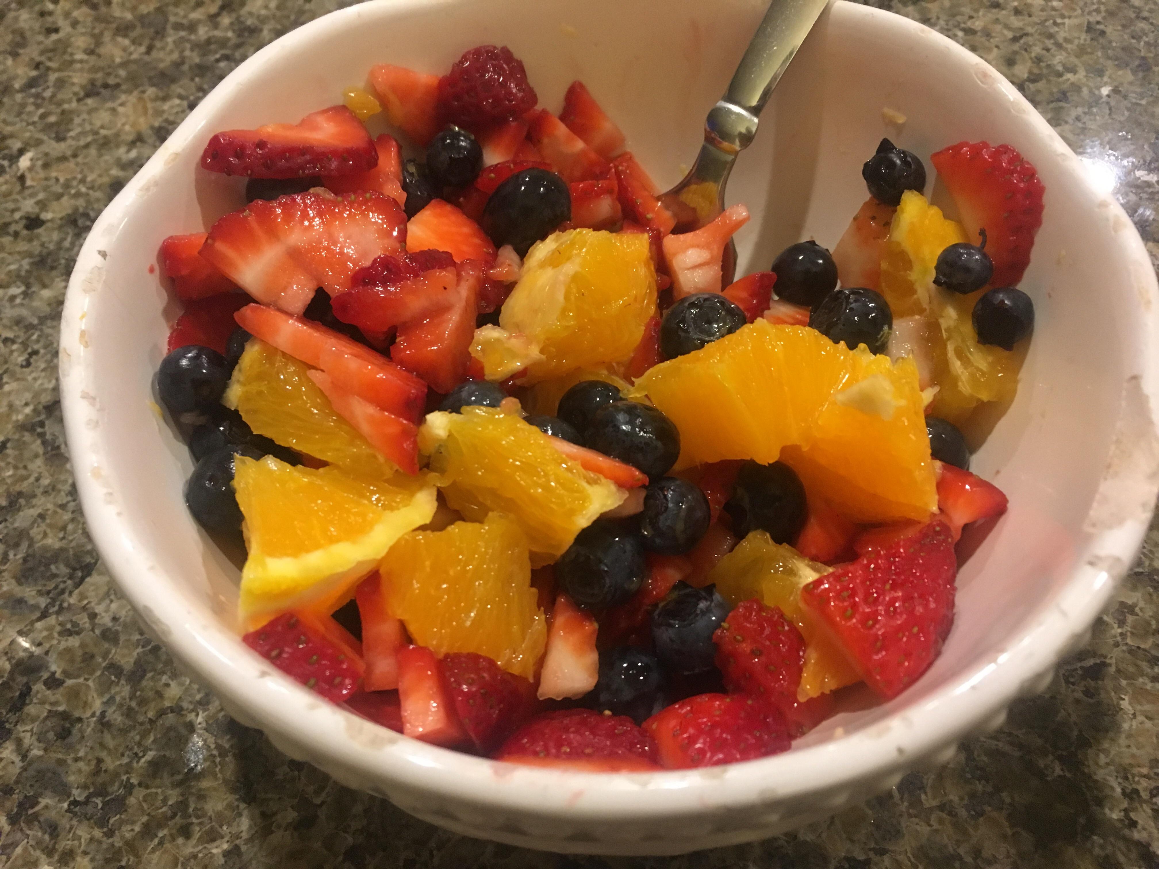 Navel Oranges and berries are my go to evening dessert. r/1200isplenty