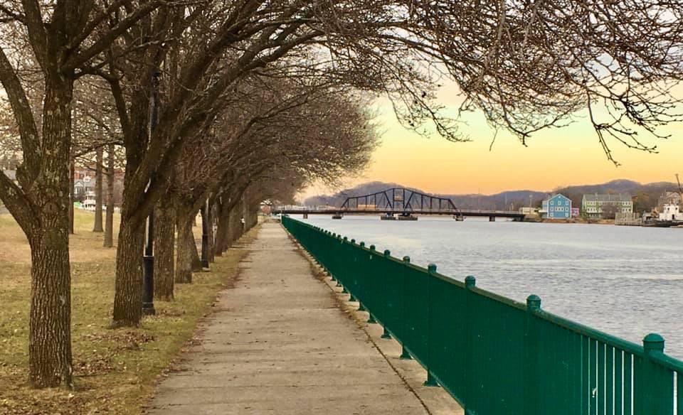 A stroll in Fair Haven, CT along the Quinnipiac River facing the Grand