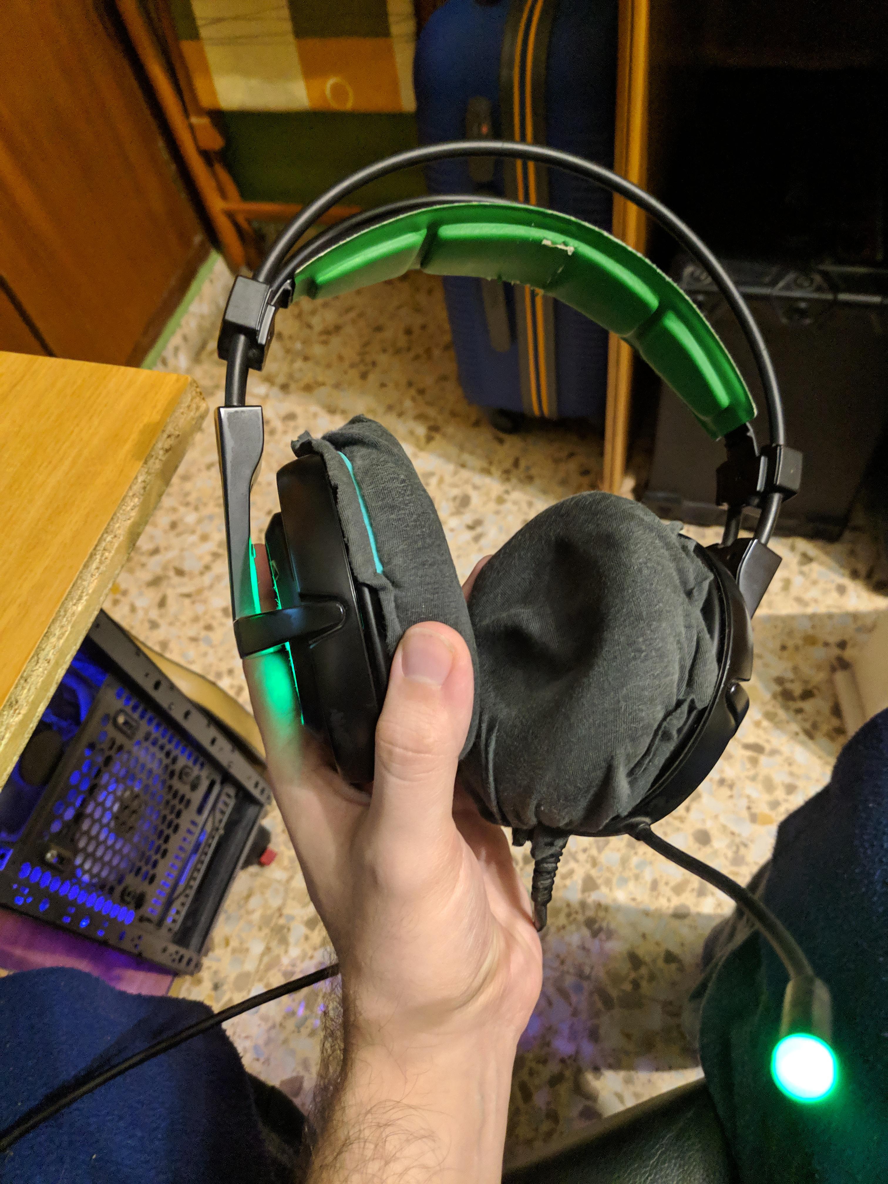 [lifehacks] Use and old soft shirt and two rubber bands when your