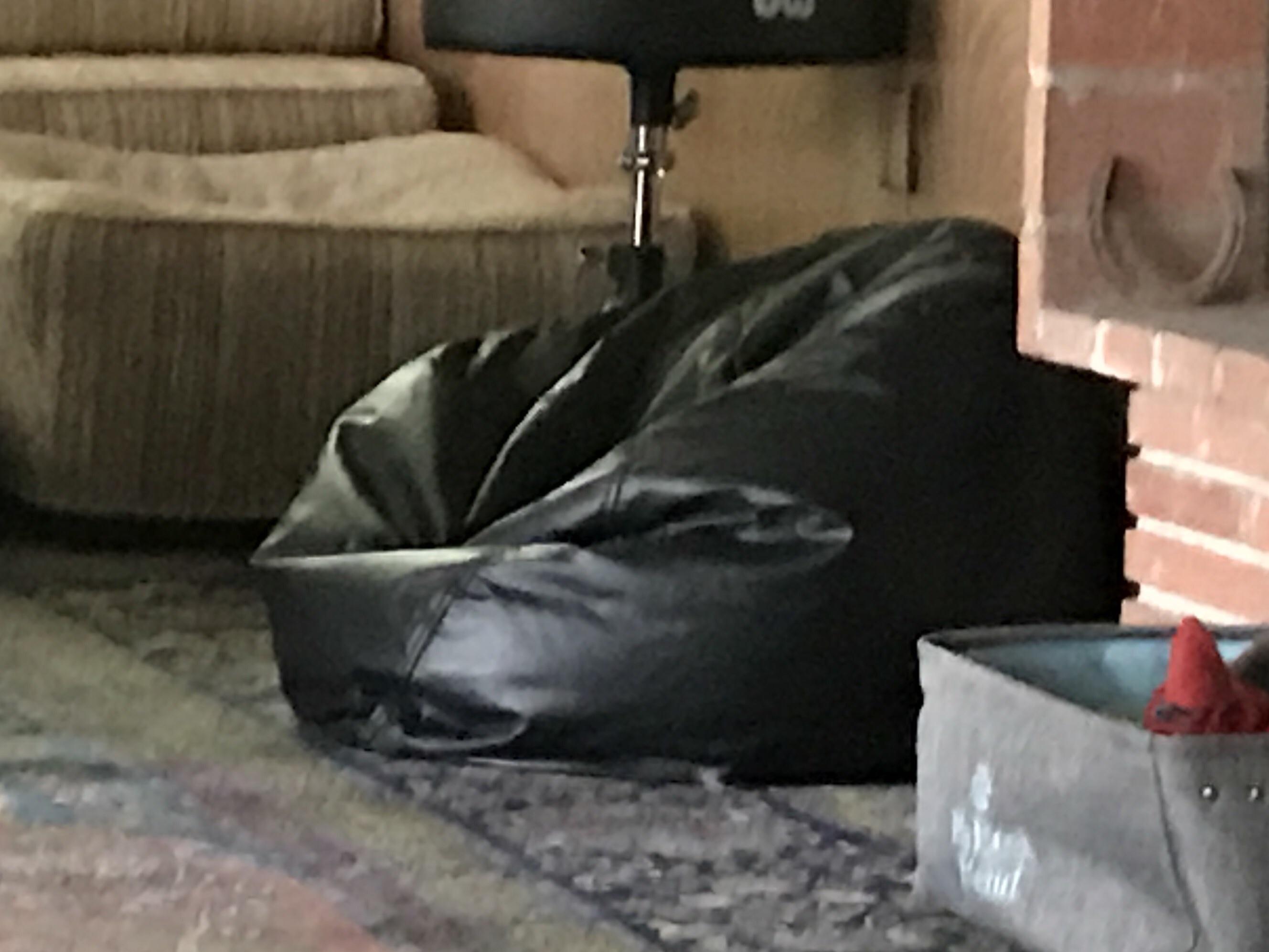 My bean bag chair has a face. r/mildlyinteresting