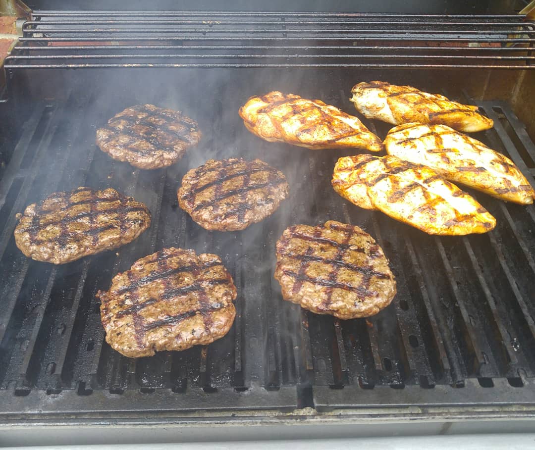 Burgers and chicken on the Grillgrates r/grilling