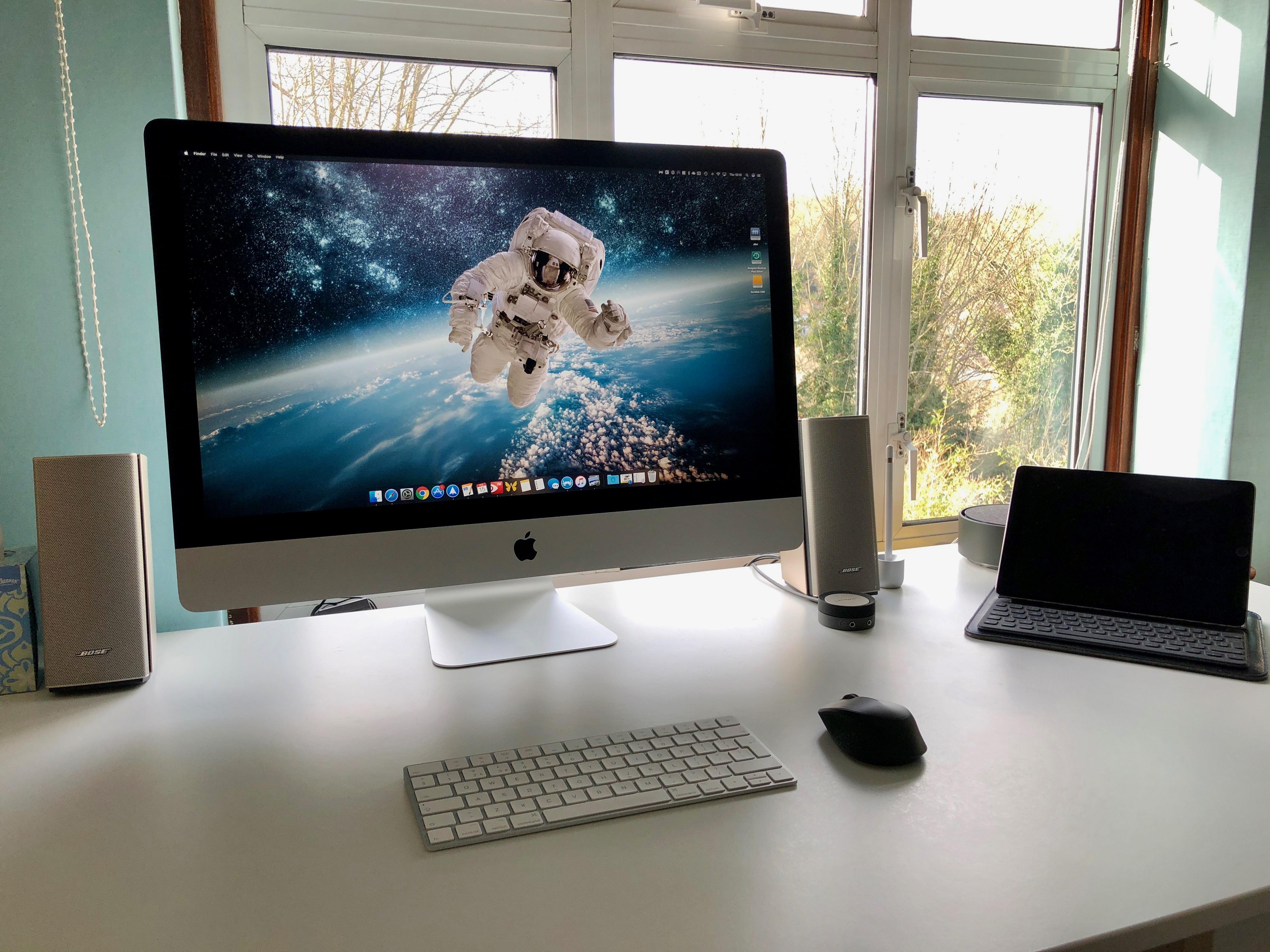 The iMac blocks most of the natural light... r/macsetups