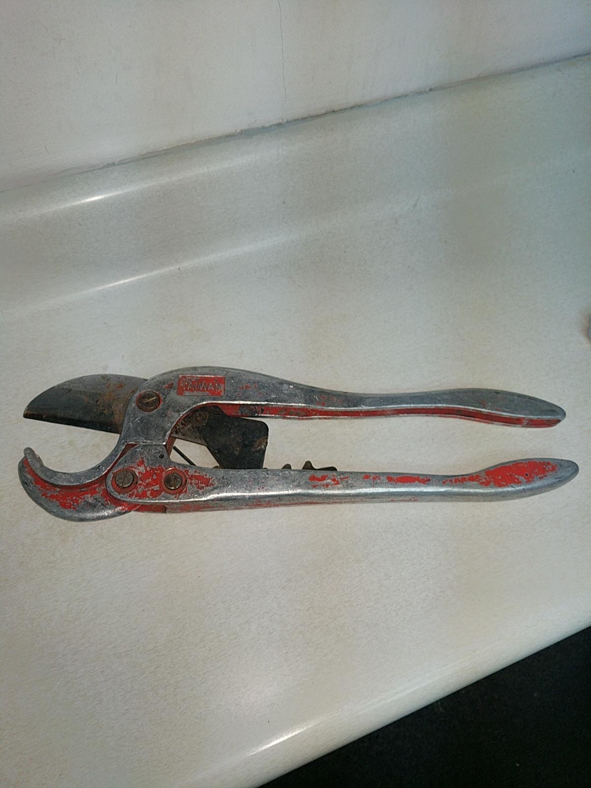 My dads pvc cutters have seen some shit r/Tools