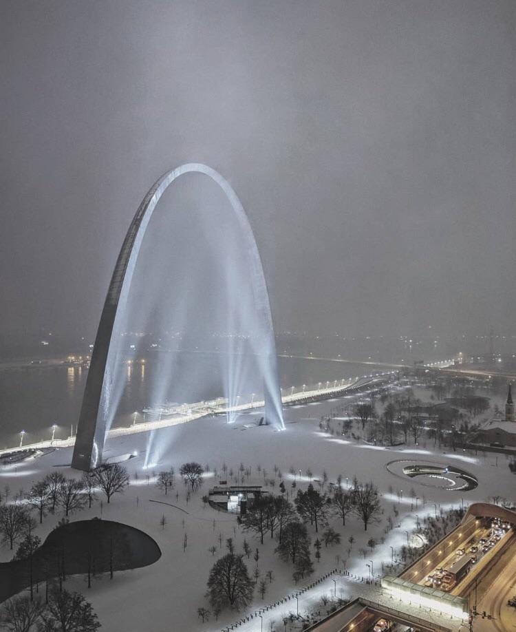 Gateway Arch. St. Louis, Missouri r/winterporn