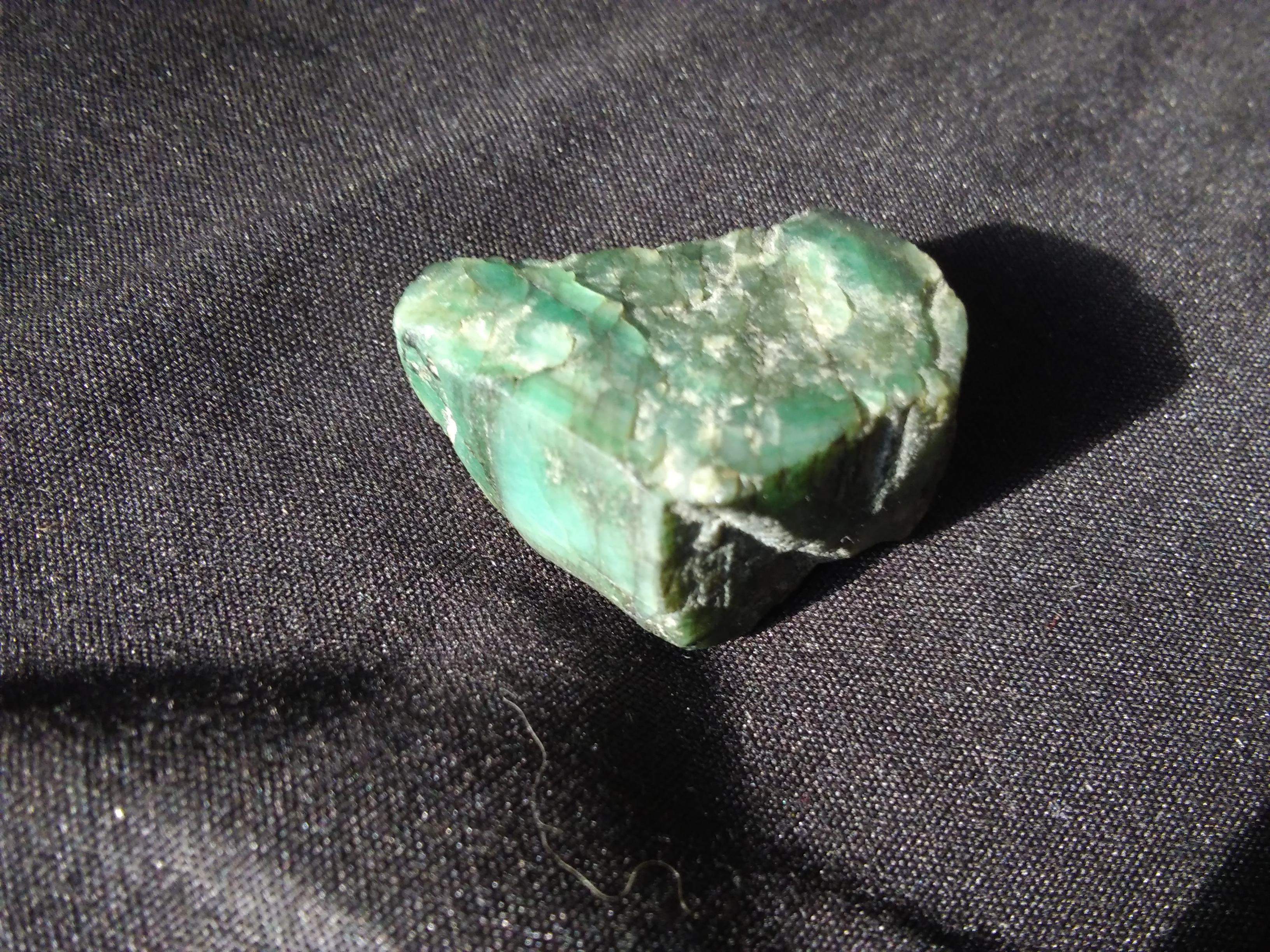 What is this Emerald Green Rock? More pics below... r/whatsthisrock
