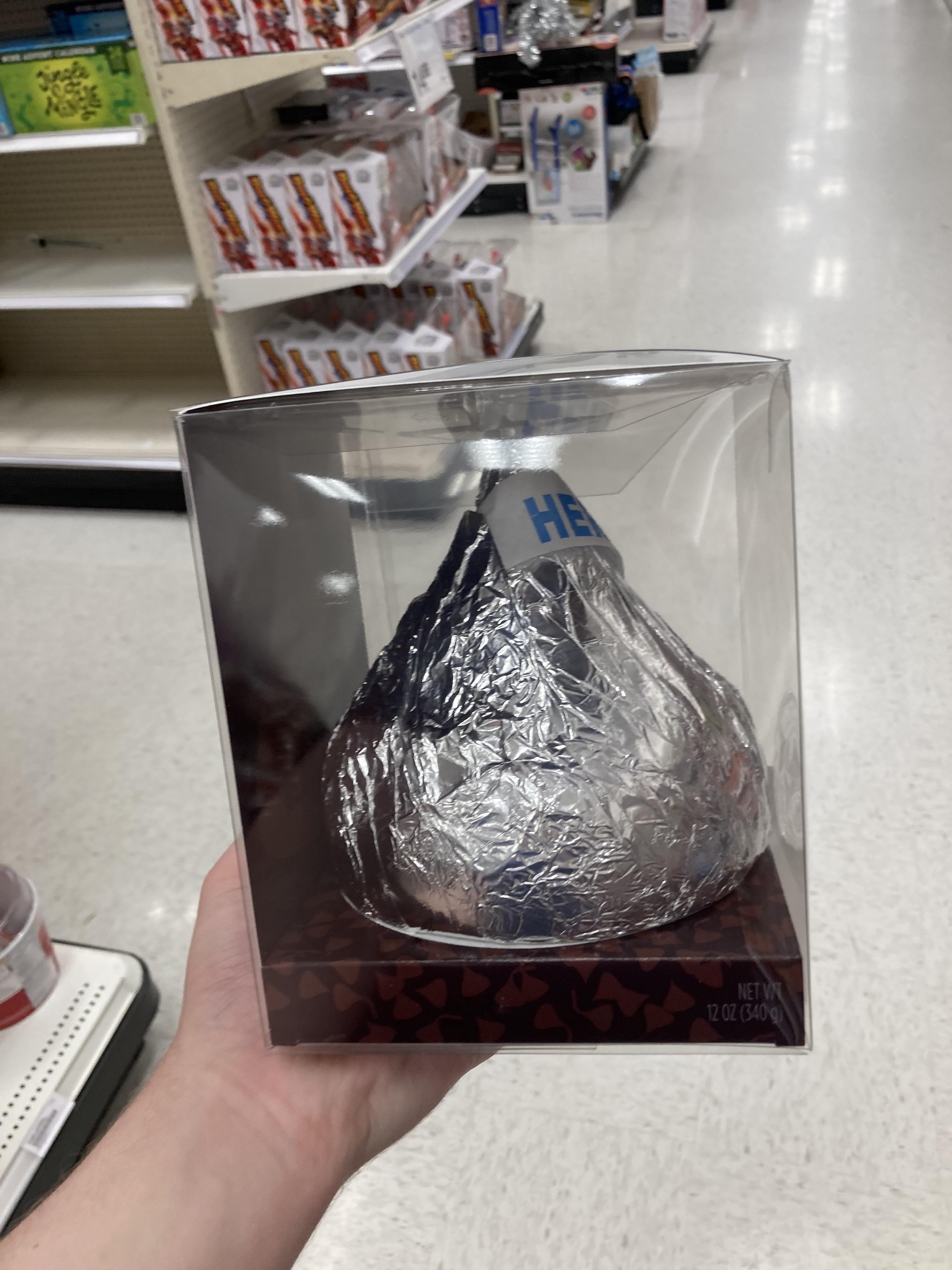 The size of this Hershey kiss : r/mildlyinteresting