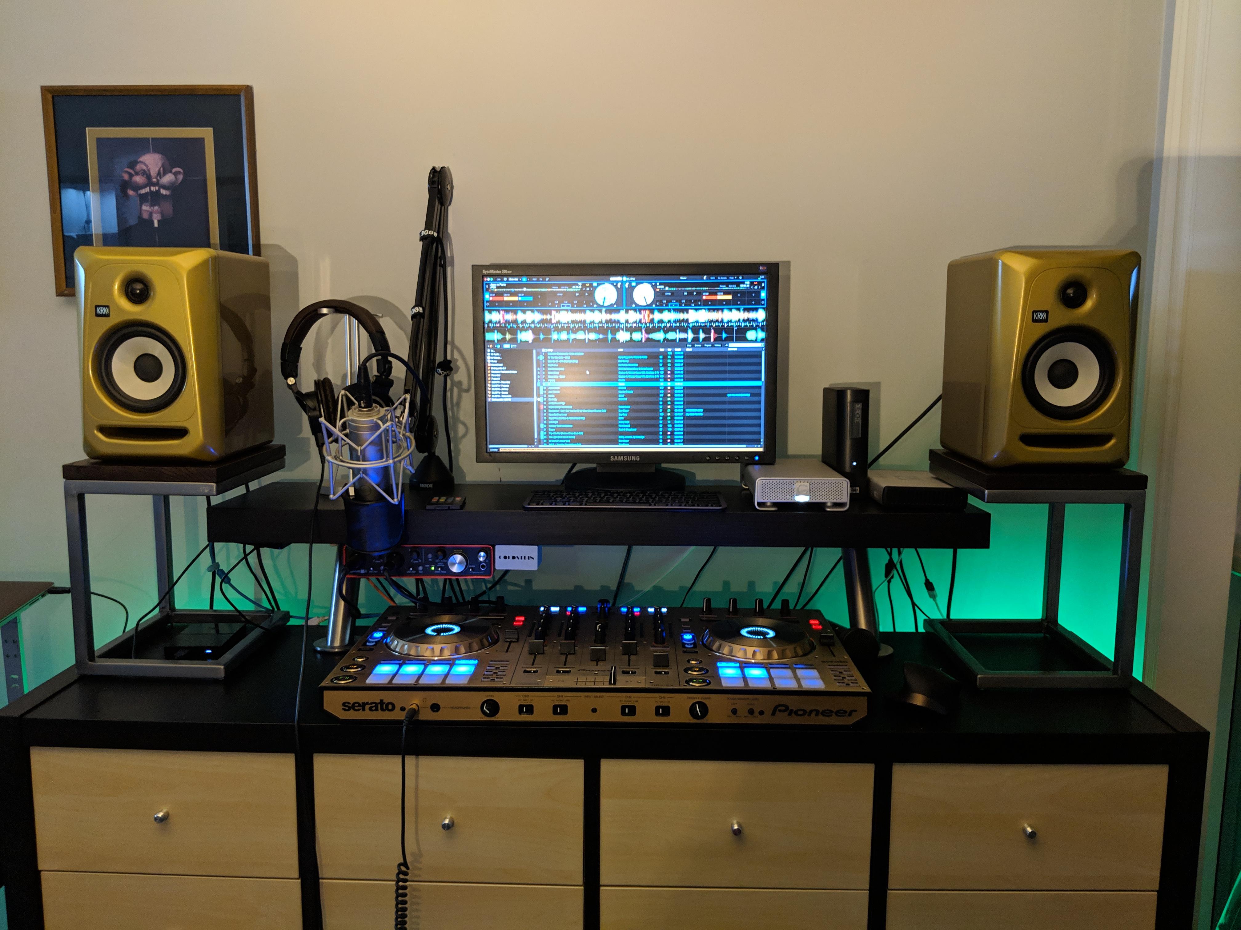 New custom oak/stainless steel speaker stands modeled off of Ctable