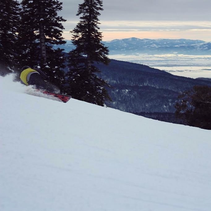 Ready for snow! Candid carve shot from last year r/snowboarding