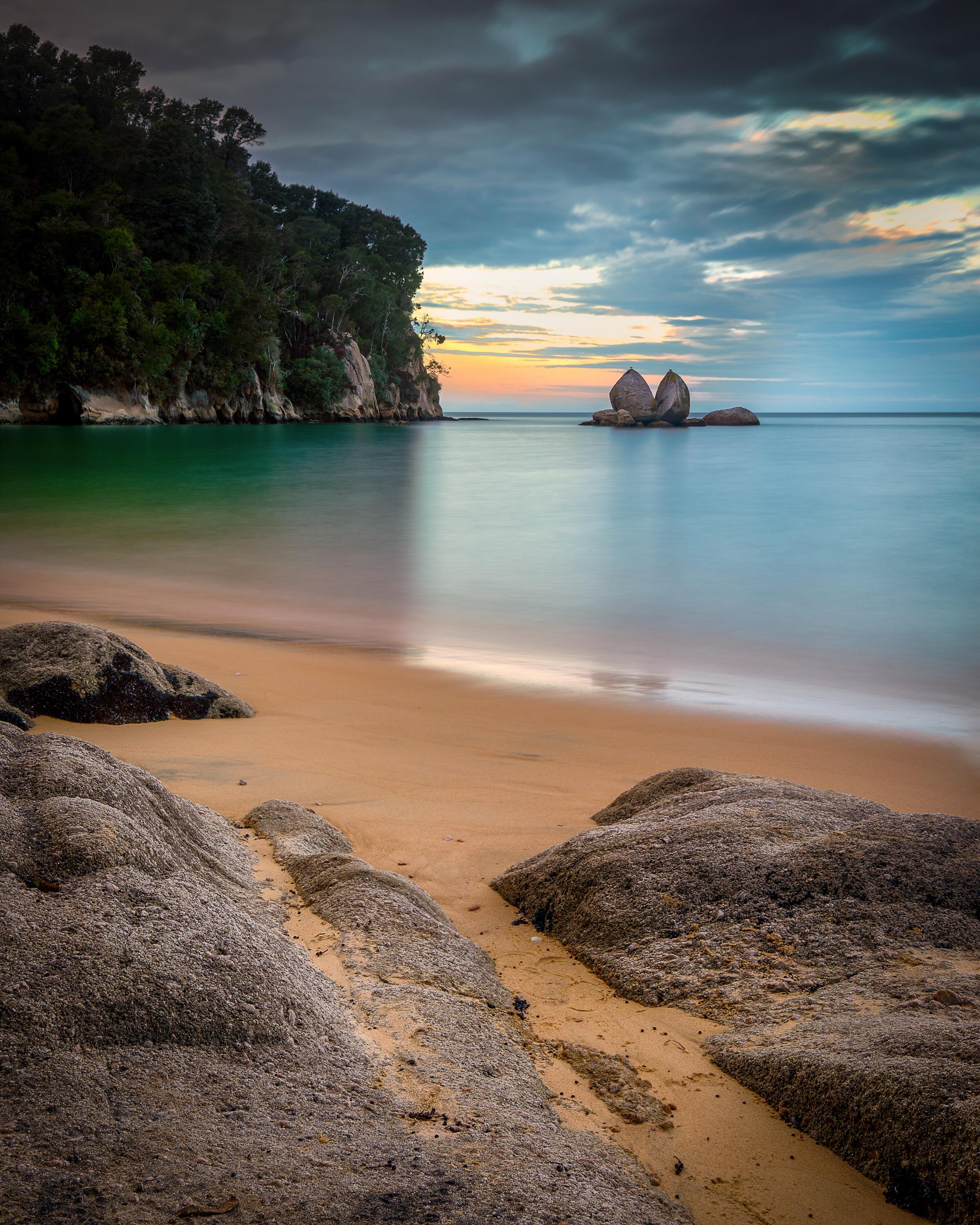 Split Apple Rock, New Zealand [OC] [2400x3000] r/EarthPorn