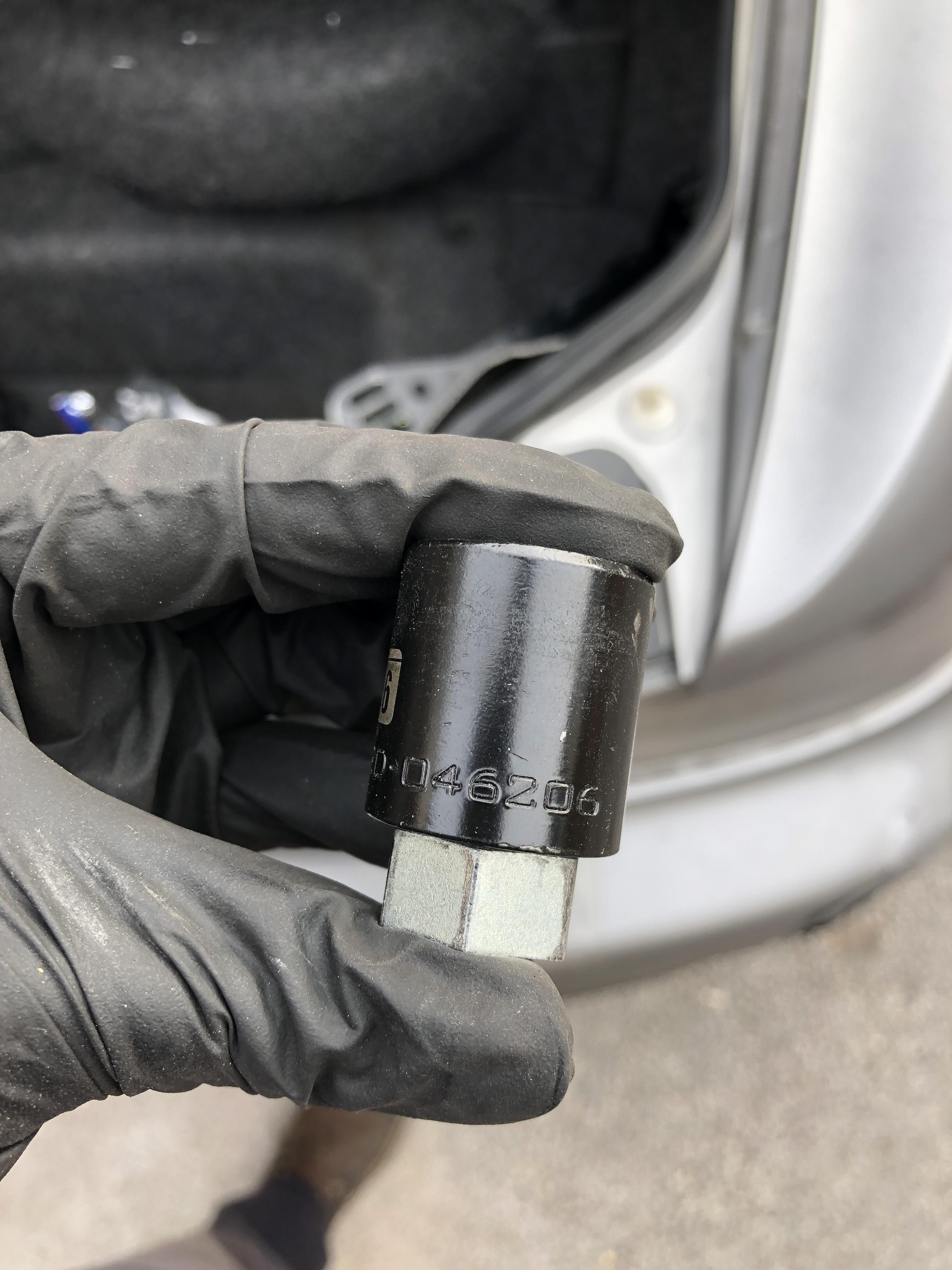 Wheel lug nut lock striped r/S2000