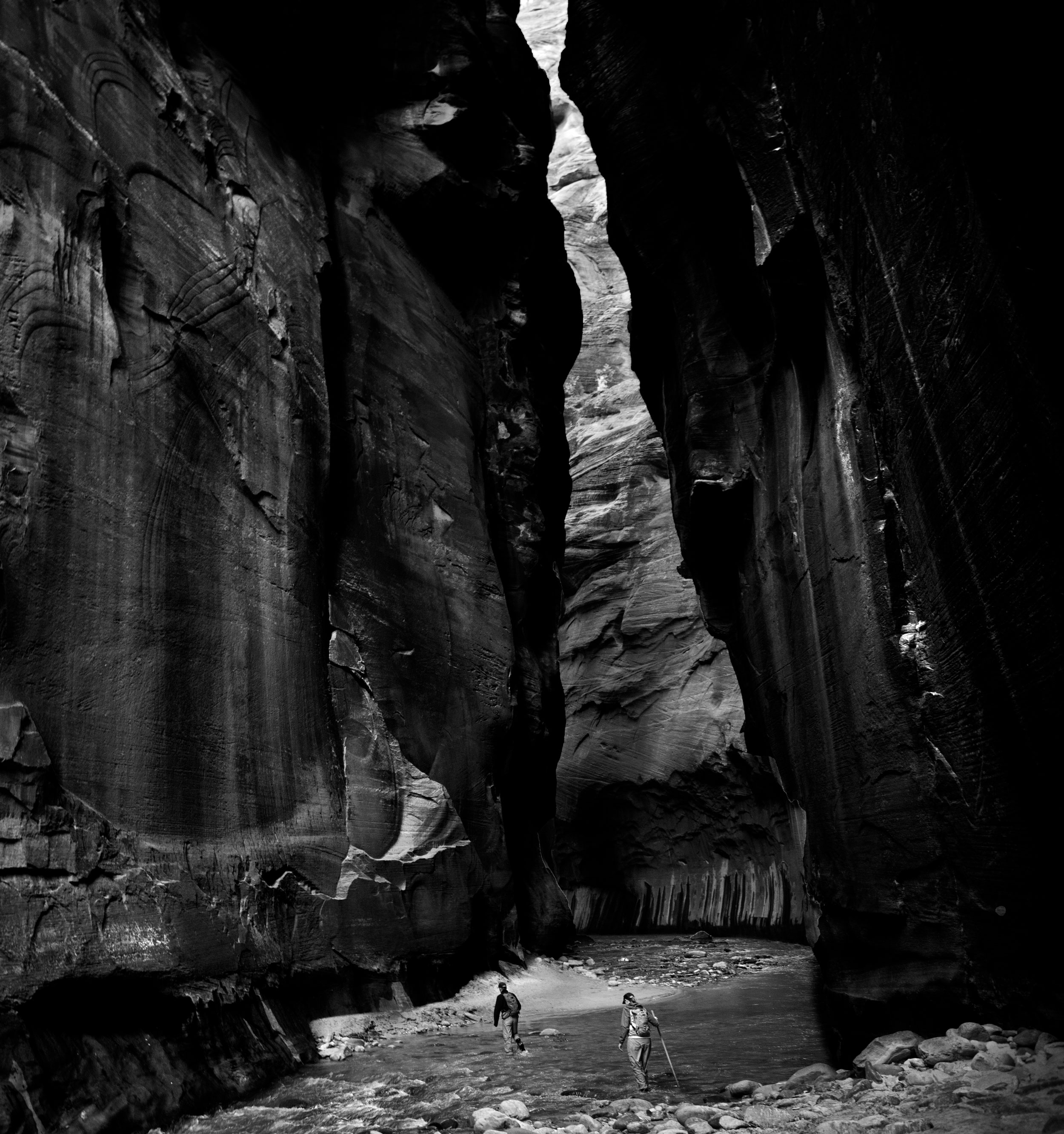 (OC) The Narrows, Zion National Park, Utah (parents for scale) r