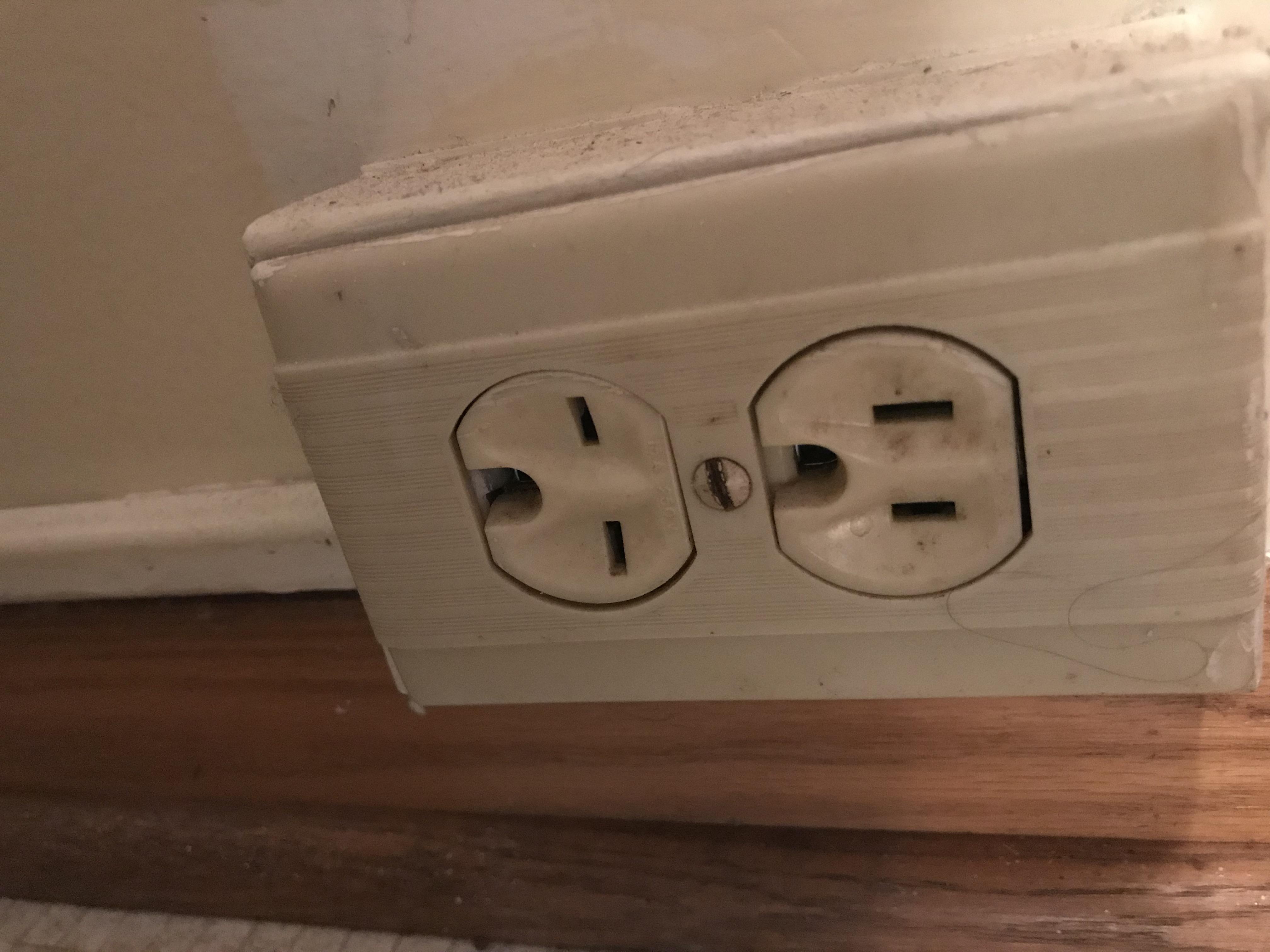 Would it be safe to plug a dryer into this outlet? r/electricians
