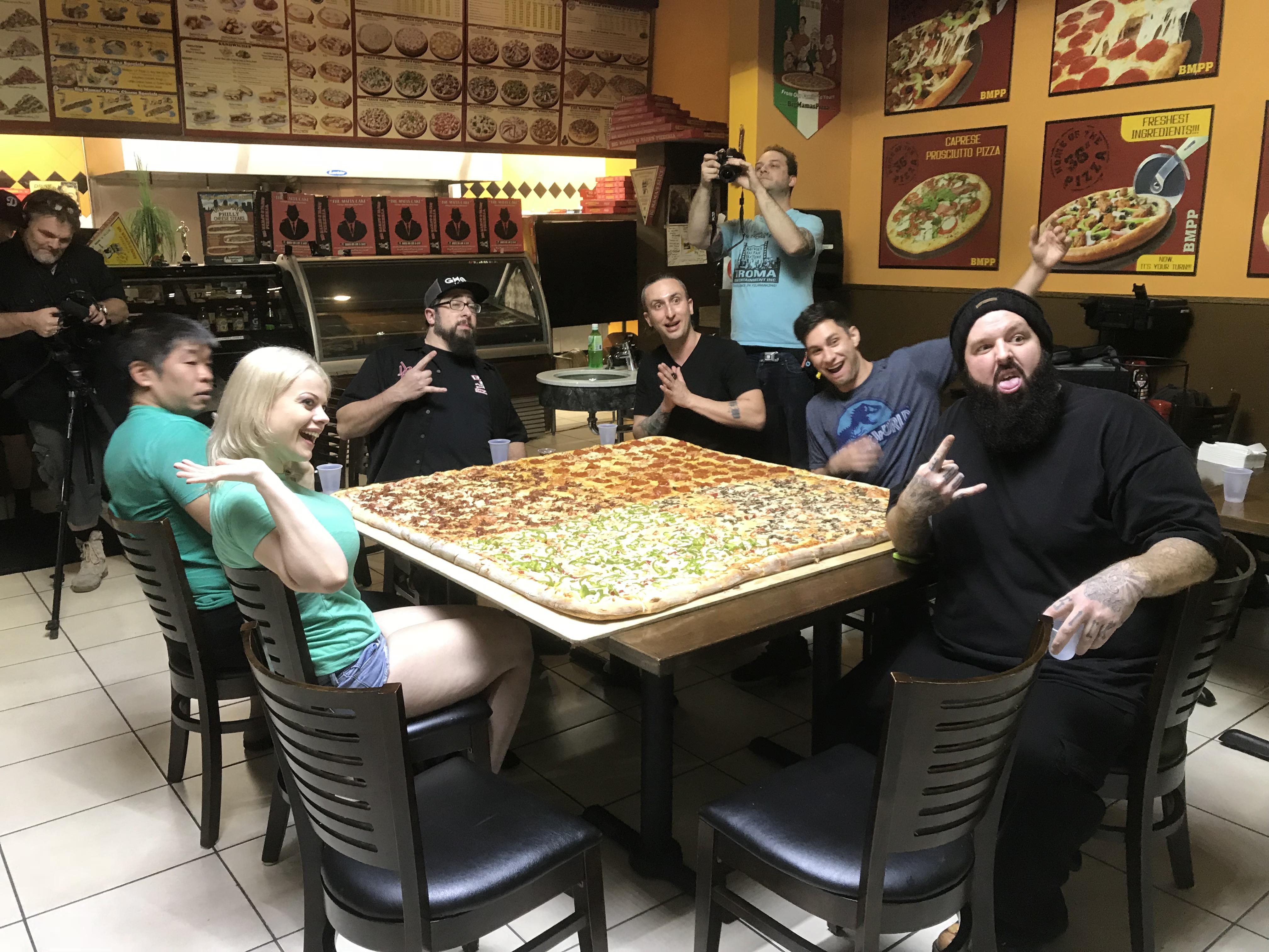 54”x54” Pizza Challenge At Big Mama’s & Papa’s (50 lbs, 7 people, 2 hours) r/FoodPorn
