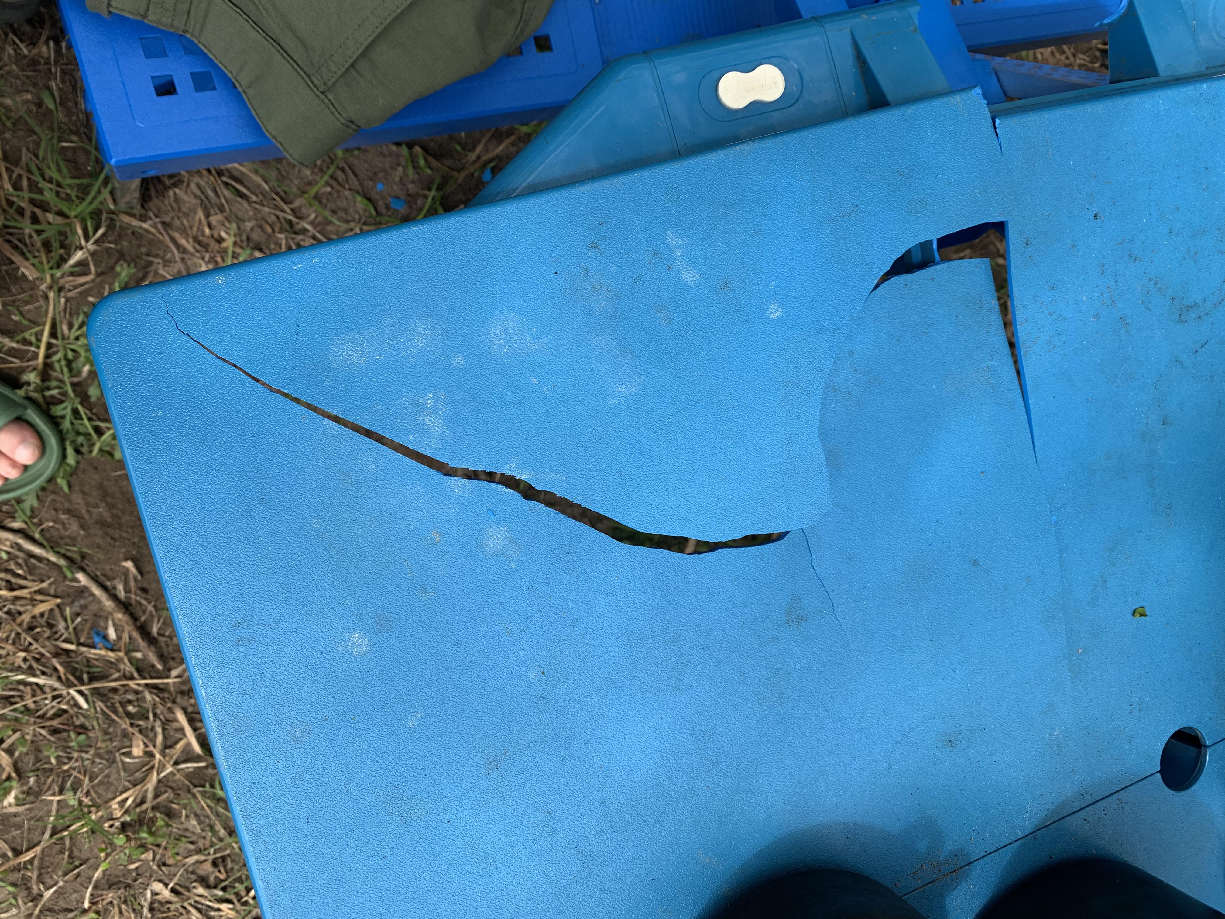 20yr Old folding plastic picnic table broke. Any repair? r/fixit