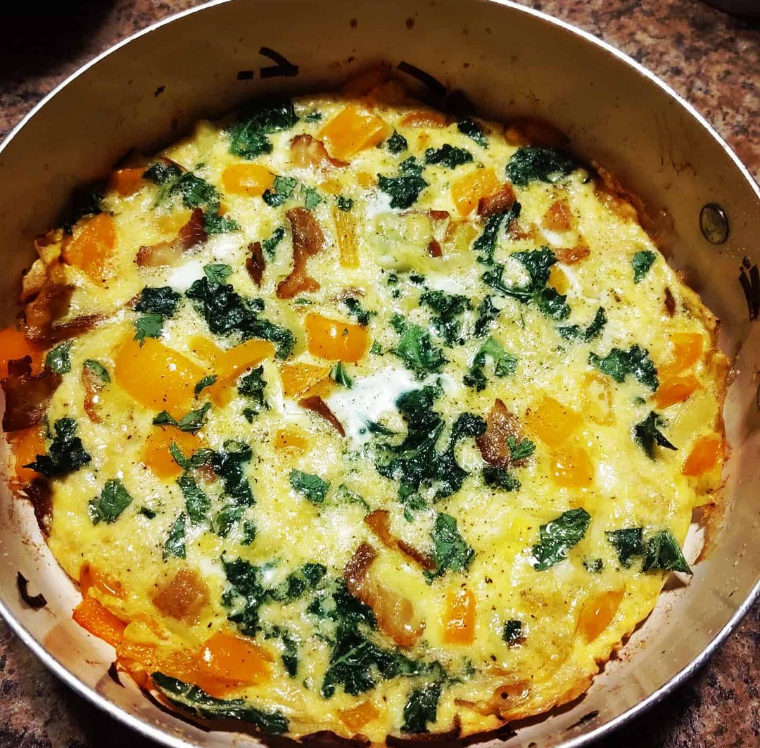 Bacon, leek, bell pepper, kale frittata r/whole30