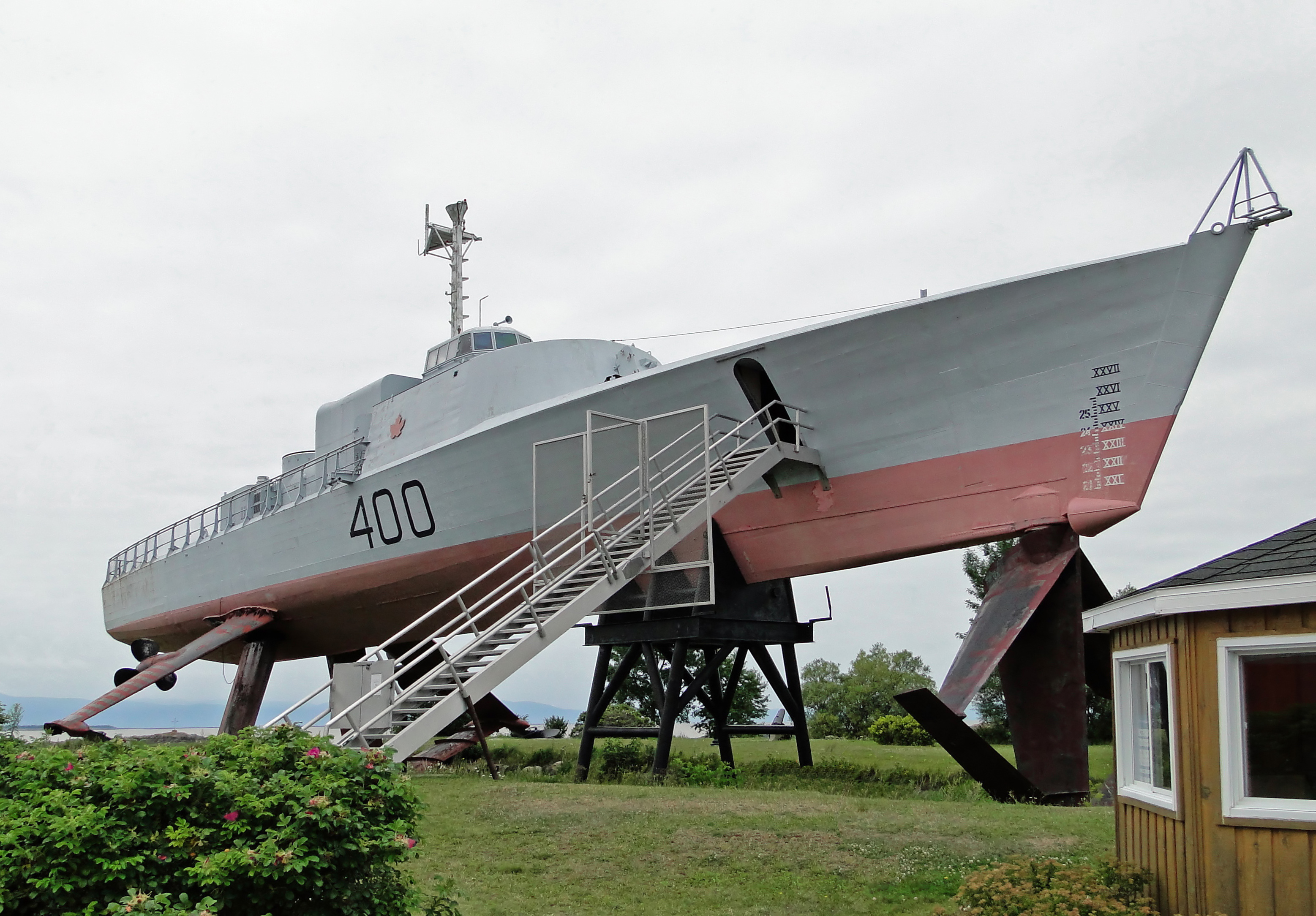 HMCS Bras d'Or was a Canadian Naval Hydrofoil capable of 63 knots [3115x2169] r/WarshipPorn