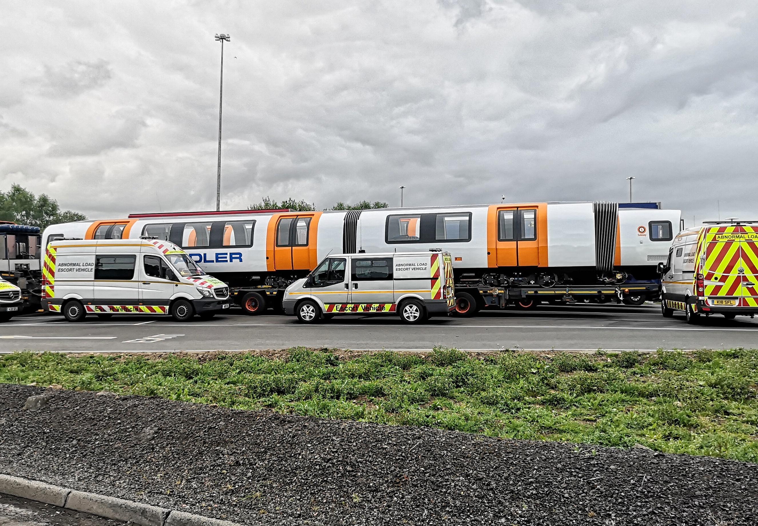 New subway trains spotted in the wild (Hamilton M74
