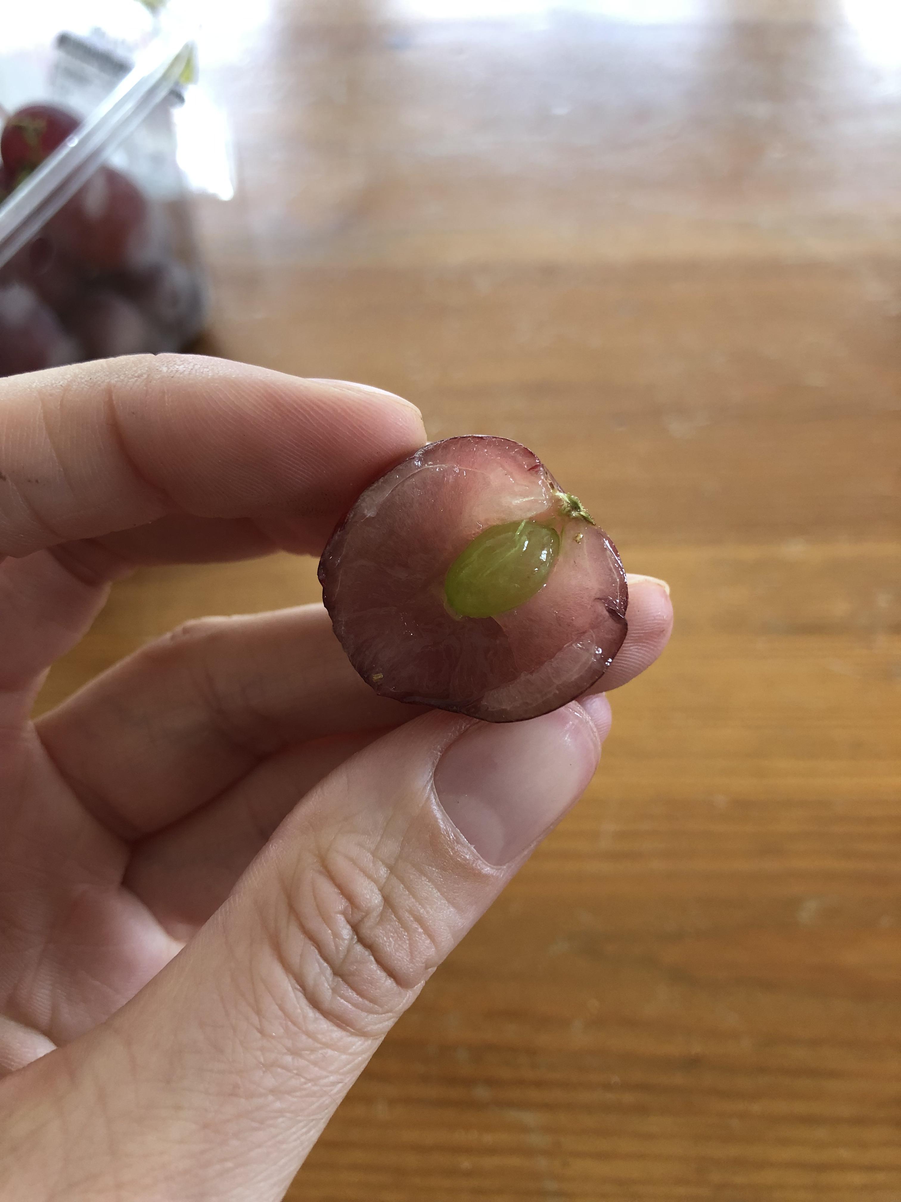 My grape was pregnant r/mildlyinteresting