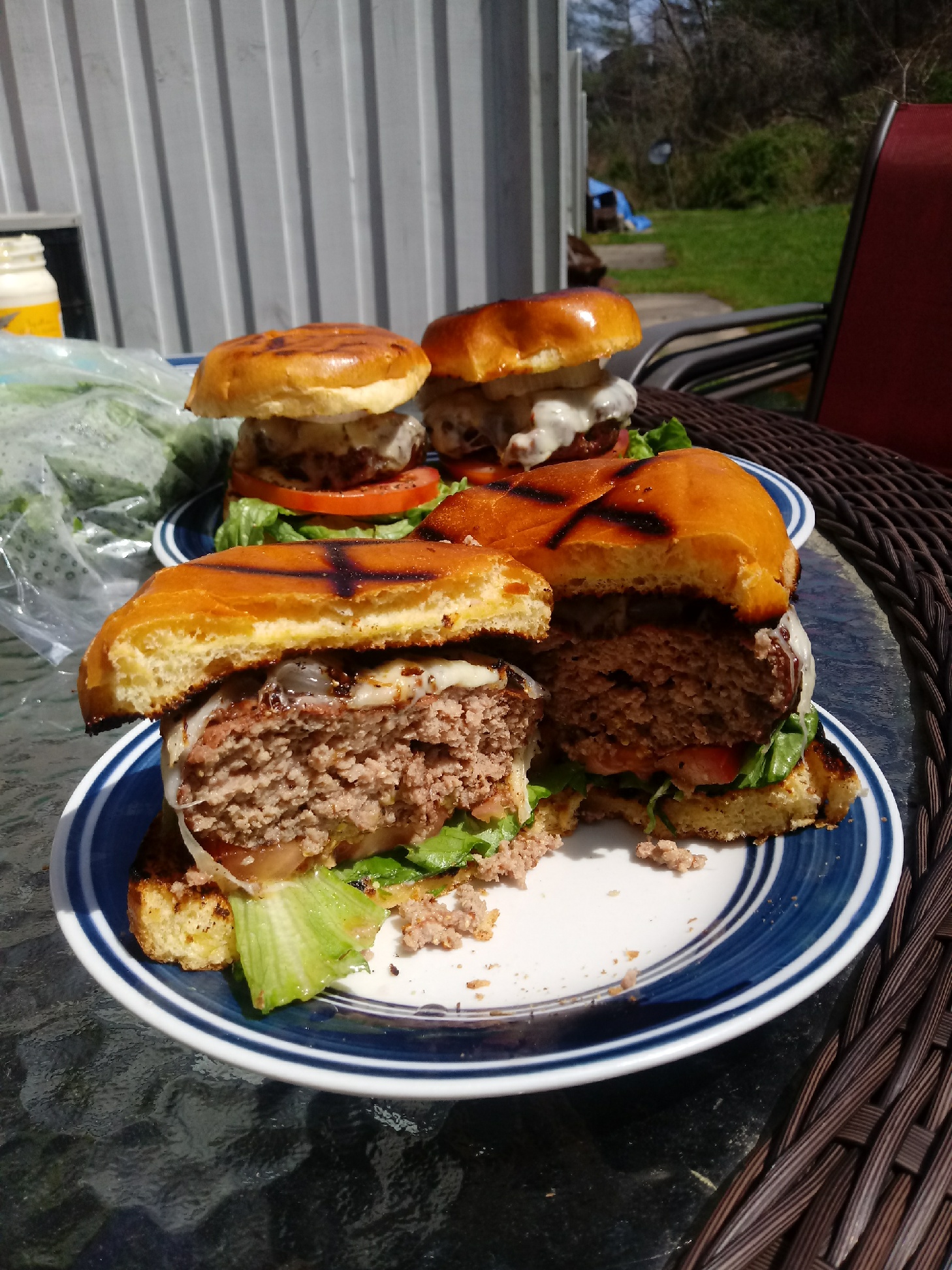 [HOMEMADE] half ground beef/ground chuck burgers. r/food
