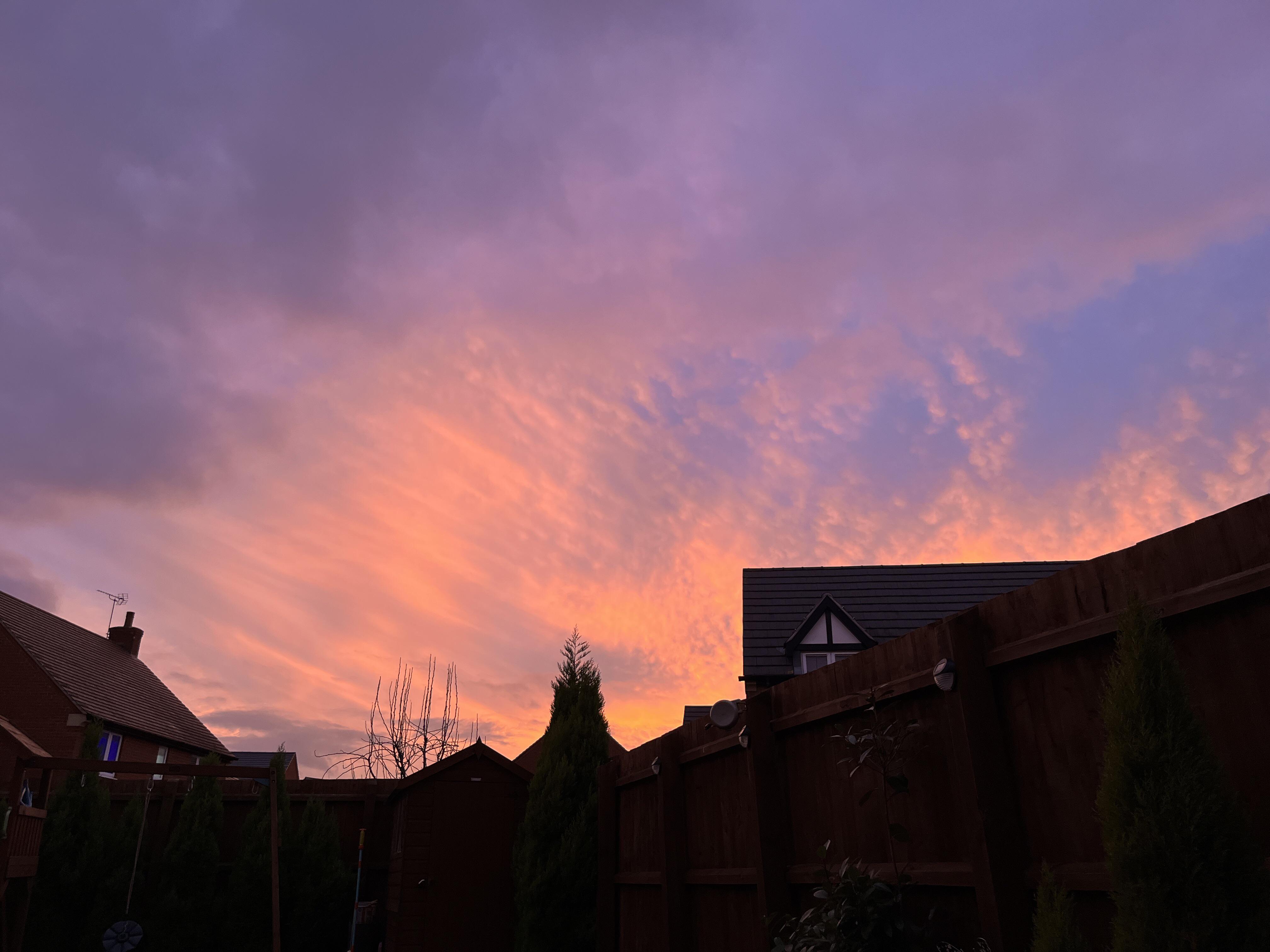 Beautiful sunset last night in leistershire r/leicester