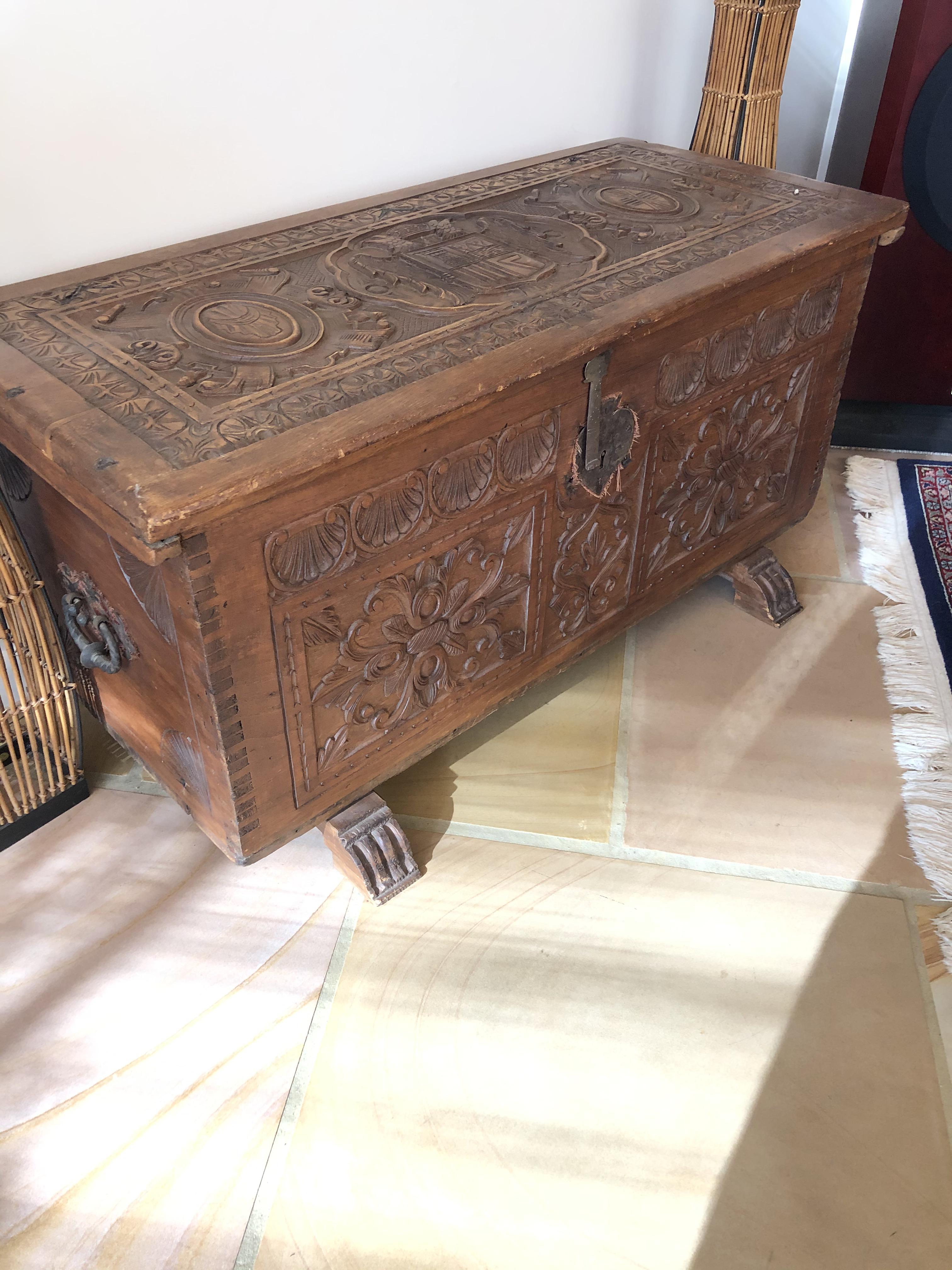 16th century Spanish Chest r/Antiques