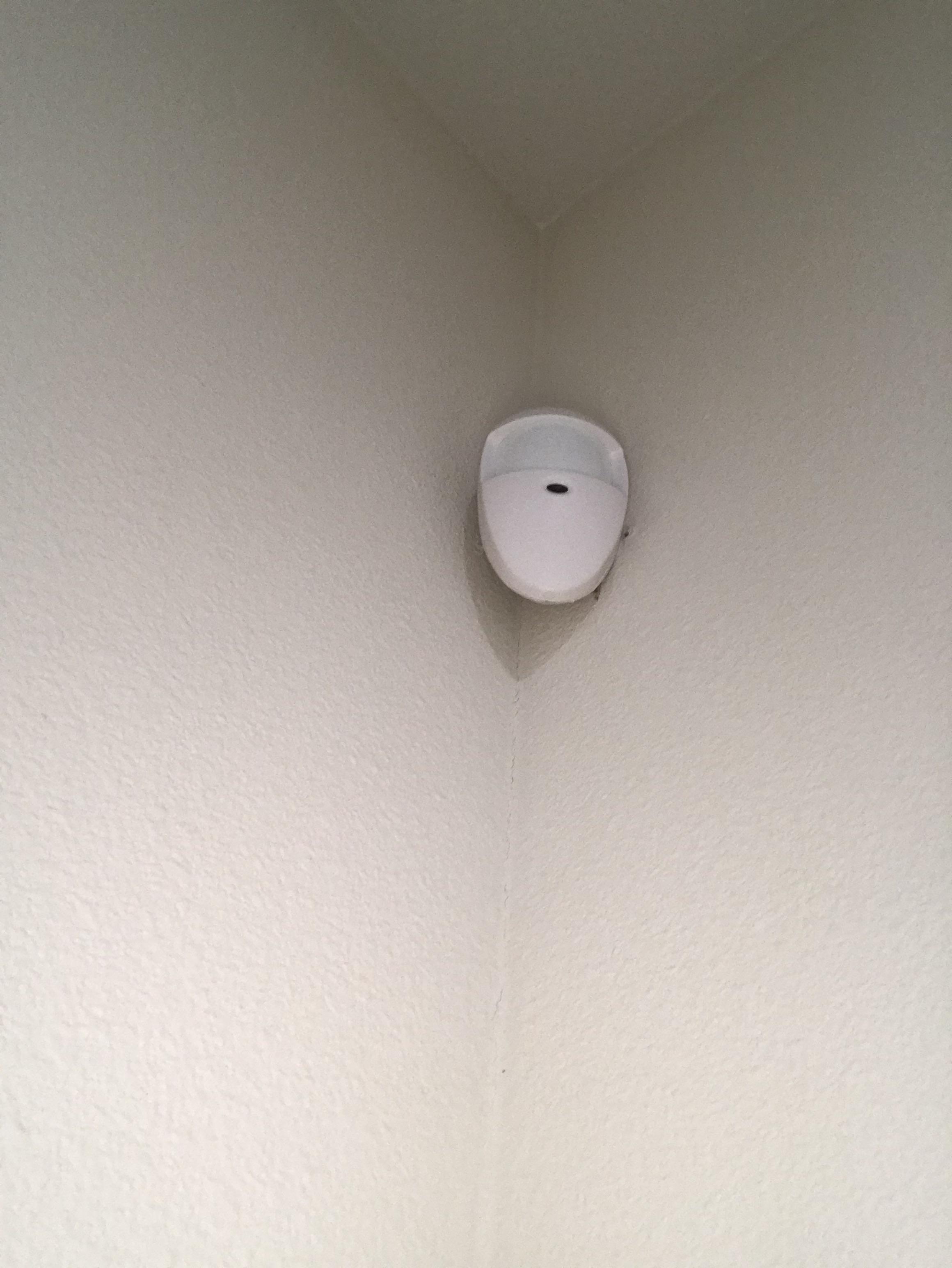 What is this in my Airbnb room? A camera?? r/whatisthisthing